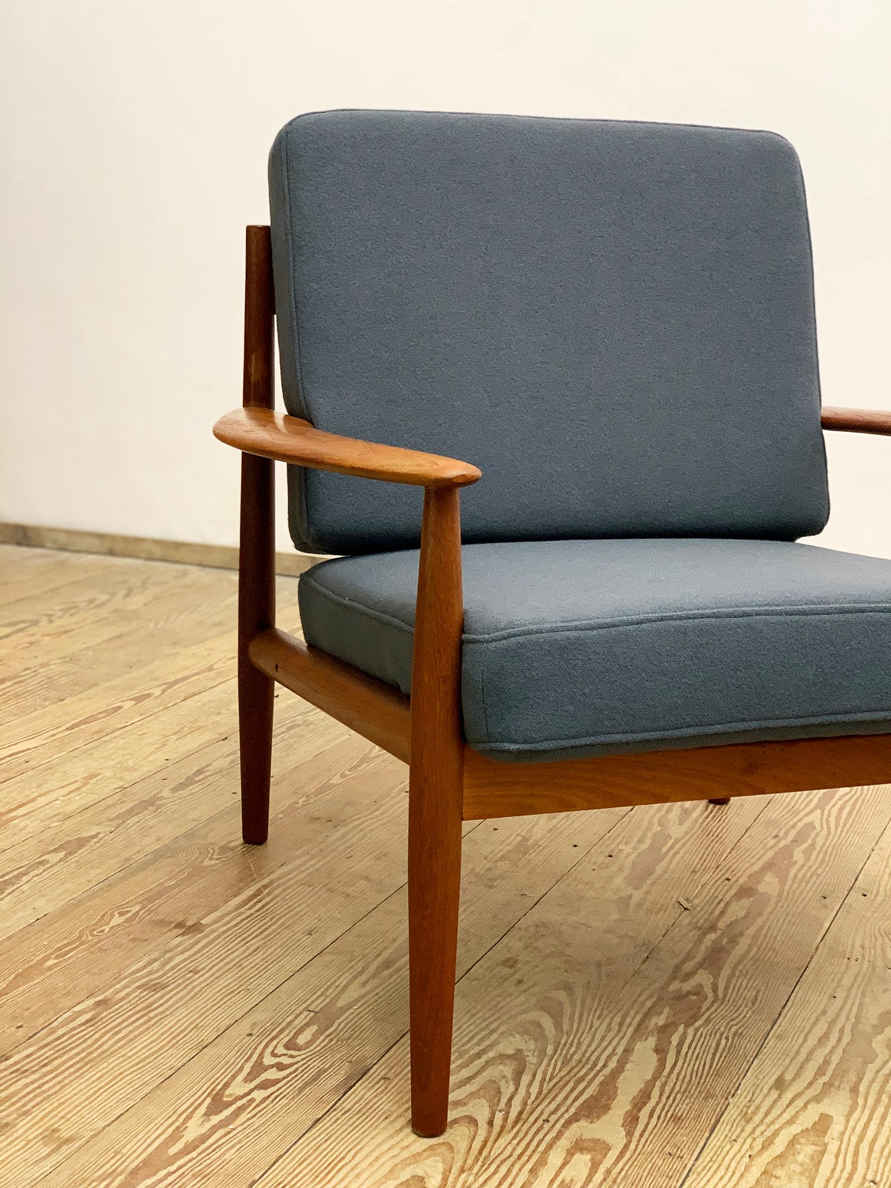 Intagliato a mano Poltrona in teak di design di metà secolo di Grete Jalk per France & Søn, Danimarca, anni '50 in vendita