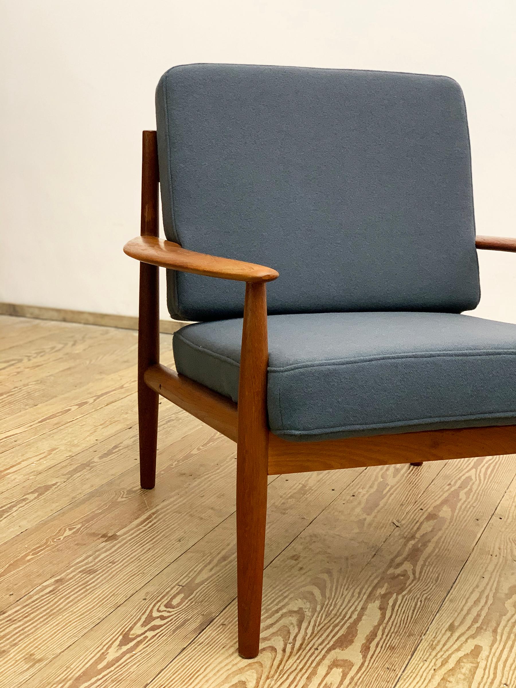 Milieu du XXe siècle Fauteuil en teck design du milieu du siècle par Grete Jalk pour France & Søn, Danemark, années 1950 en vente