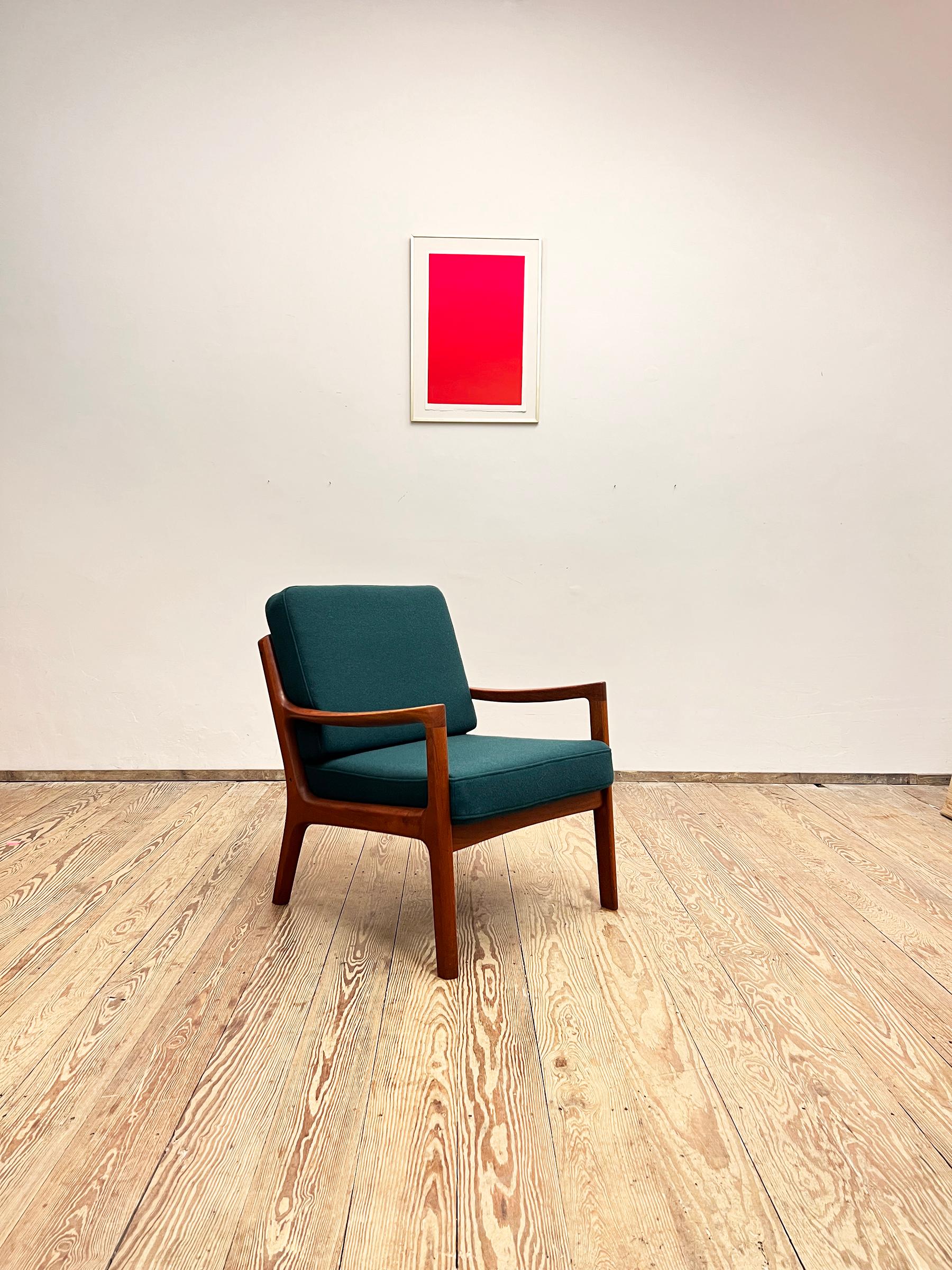 Abmessungen: 73 x 75 x 77 cm (Breite x Höhe x Tiefe)

Dieser Loungesessel aus der Mitte des Jahrhunderts wurde von Ole Wanscher für die Sentator-Serie für France and Son in den 1950er Jahren entworfen. Dieses Modell ist aus massivem Teakholz