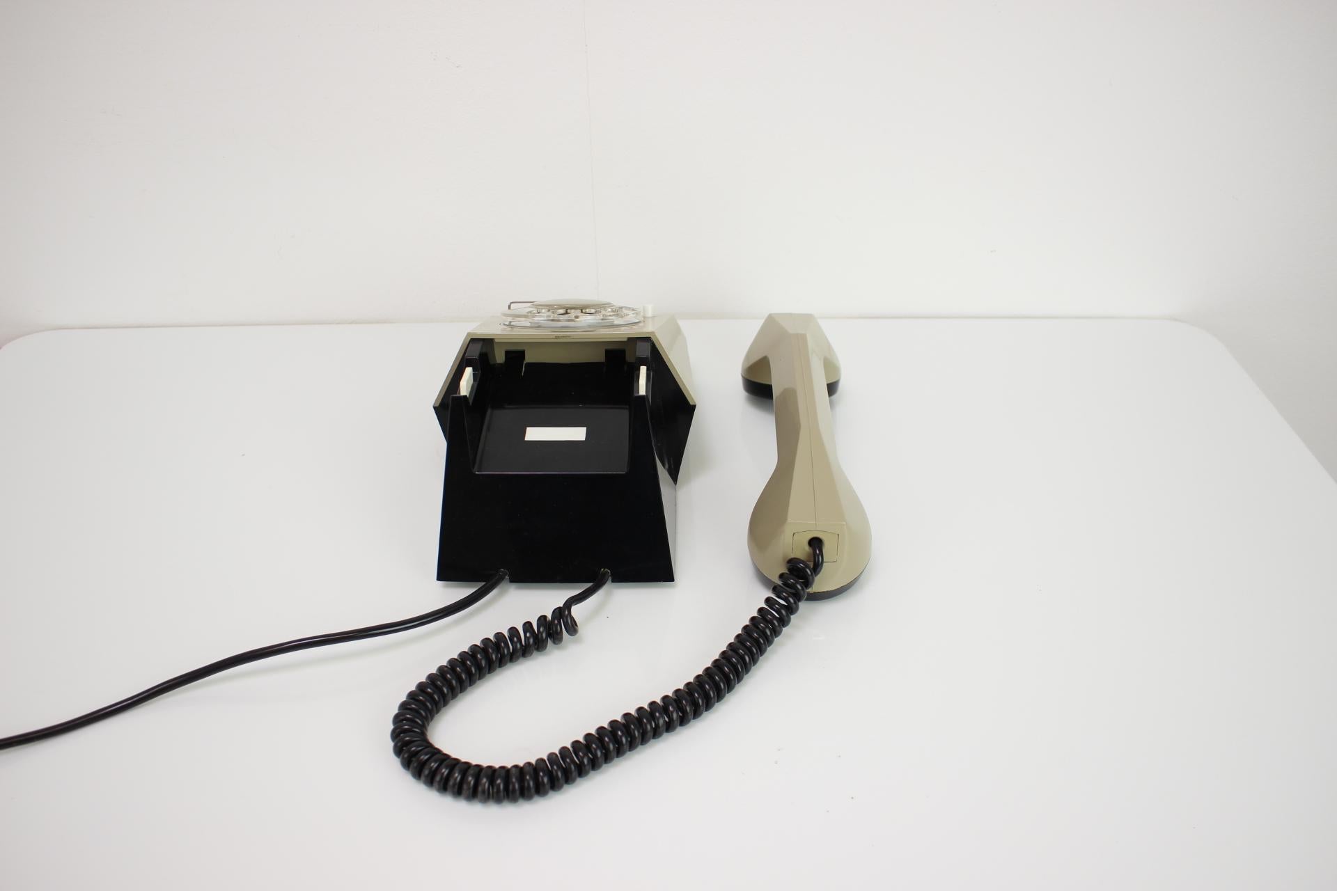 Mid-Century Design Telephone by Tesla, 1970, Czechoslovakia In Good Condition For Sale In Praha, CZ