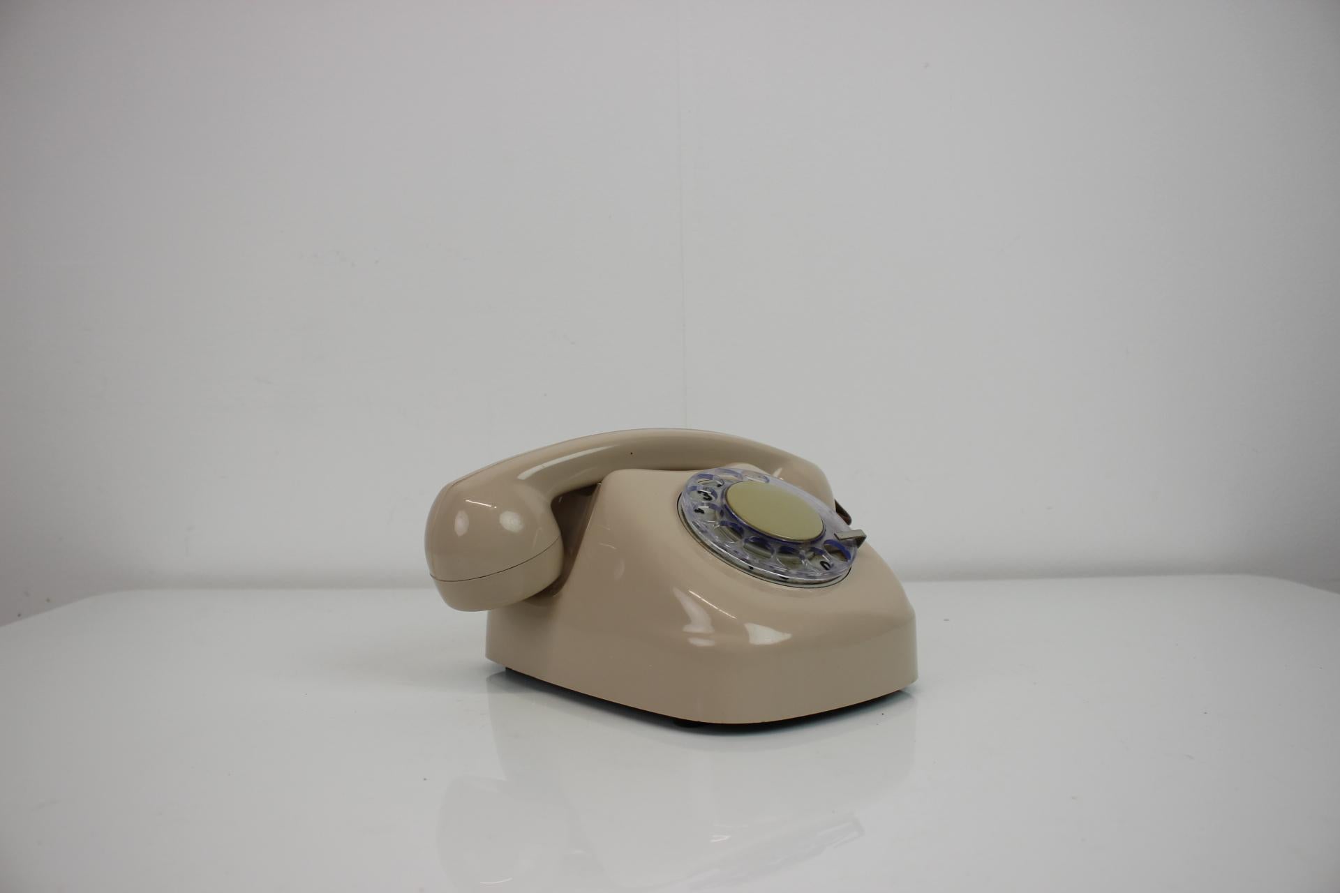 Mid-Century Design Telephone by Tesla, 1979, Czechoslovakia For Sale 4
