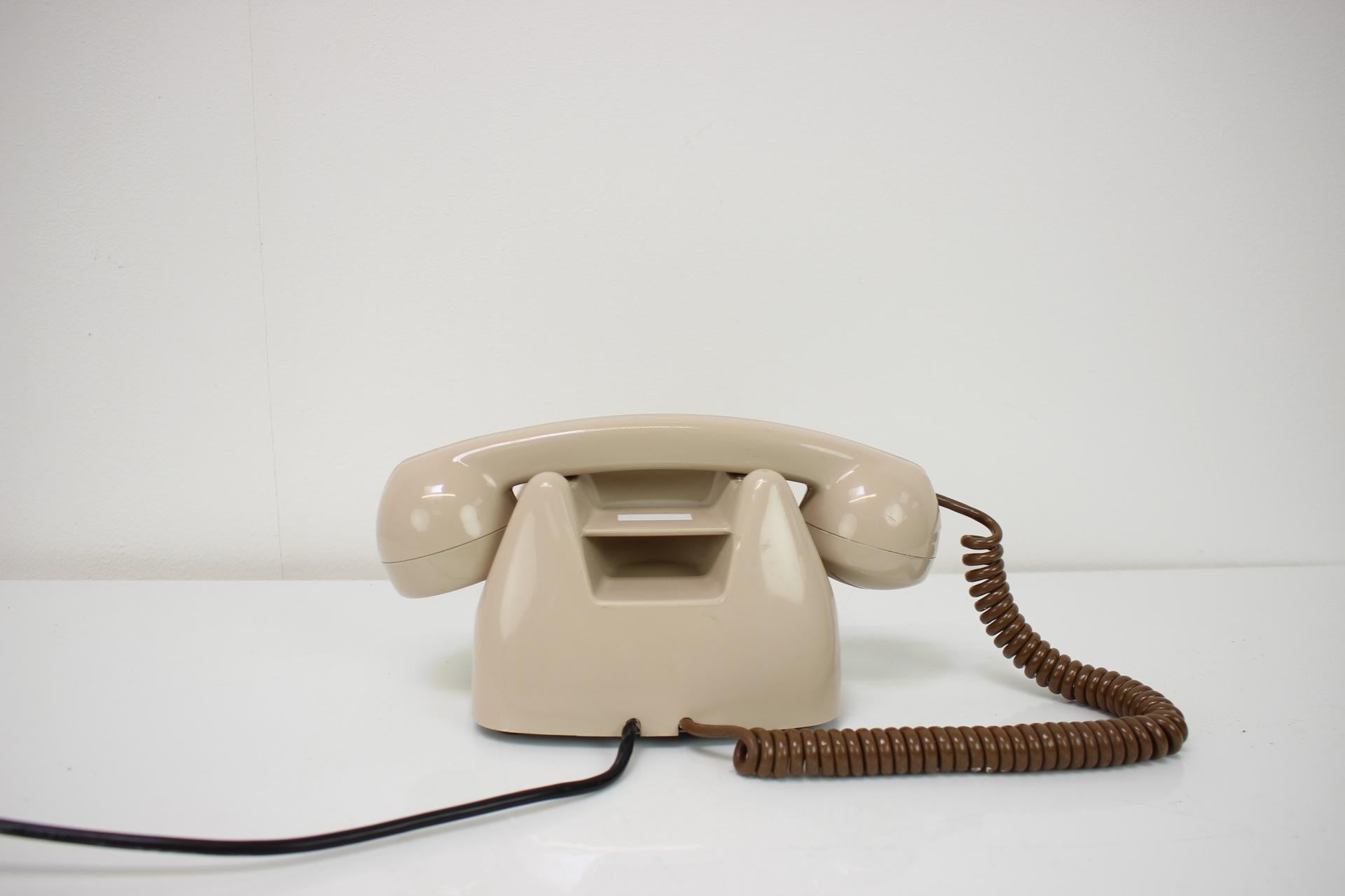 Telephone du milieu du siècle dernier de Tesla, 1979, Tchécoslovaquie Bon état - En vente à Praha, CZ