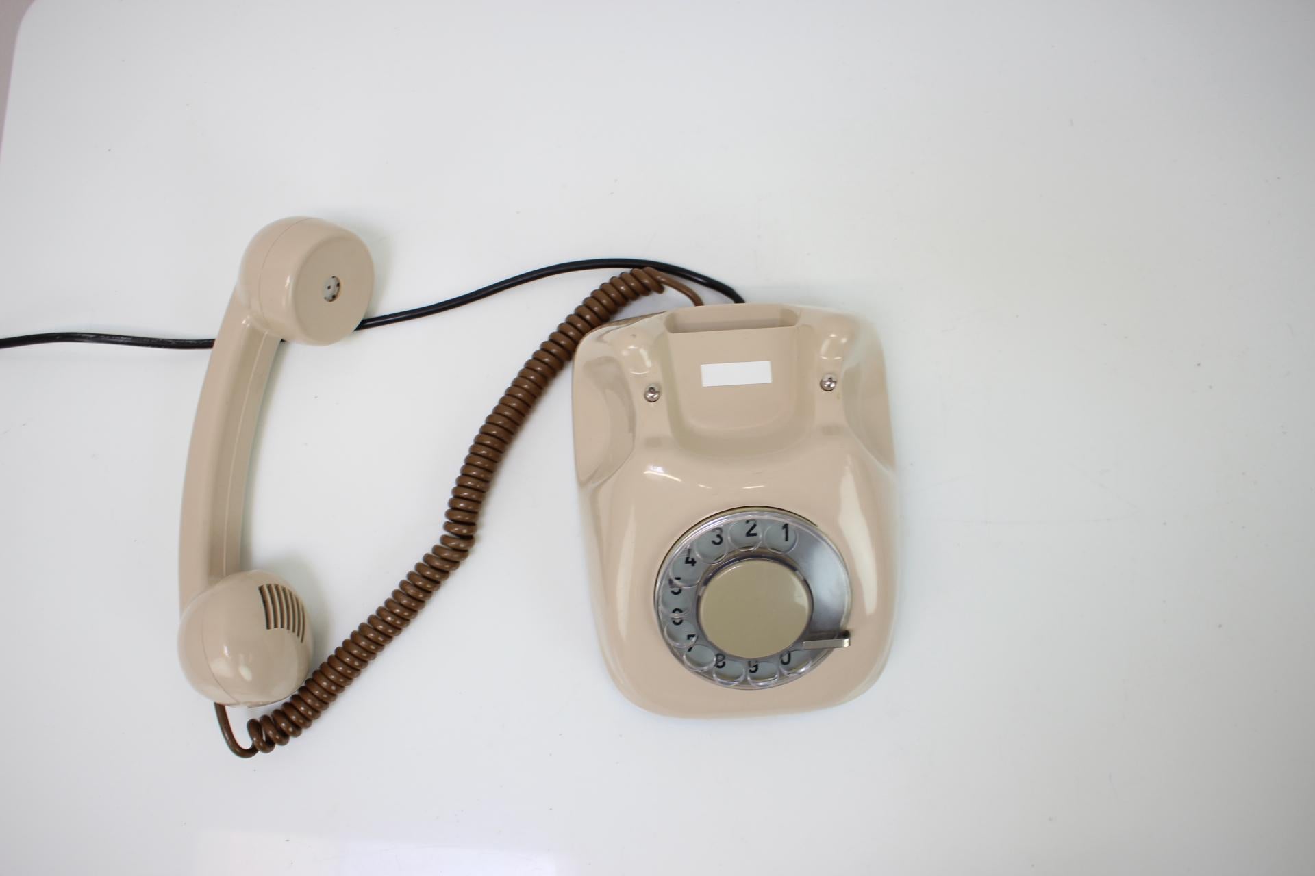 Plastique Telephone du milieu du siècle dernier de Tesla, 1979, Tchécoslovaquie en vente
