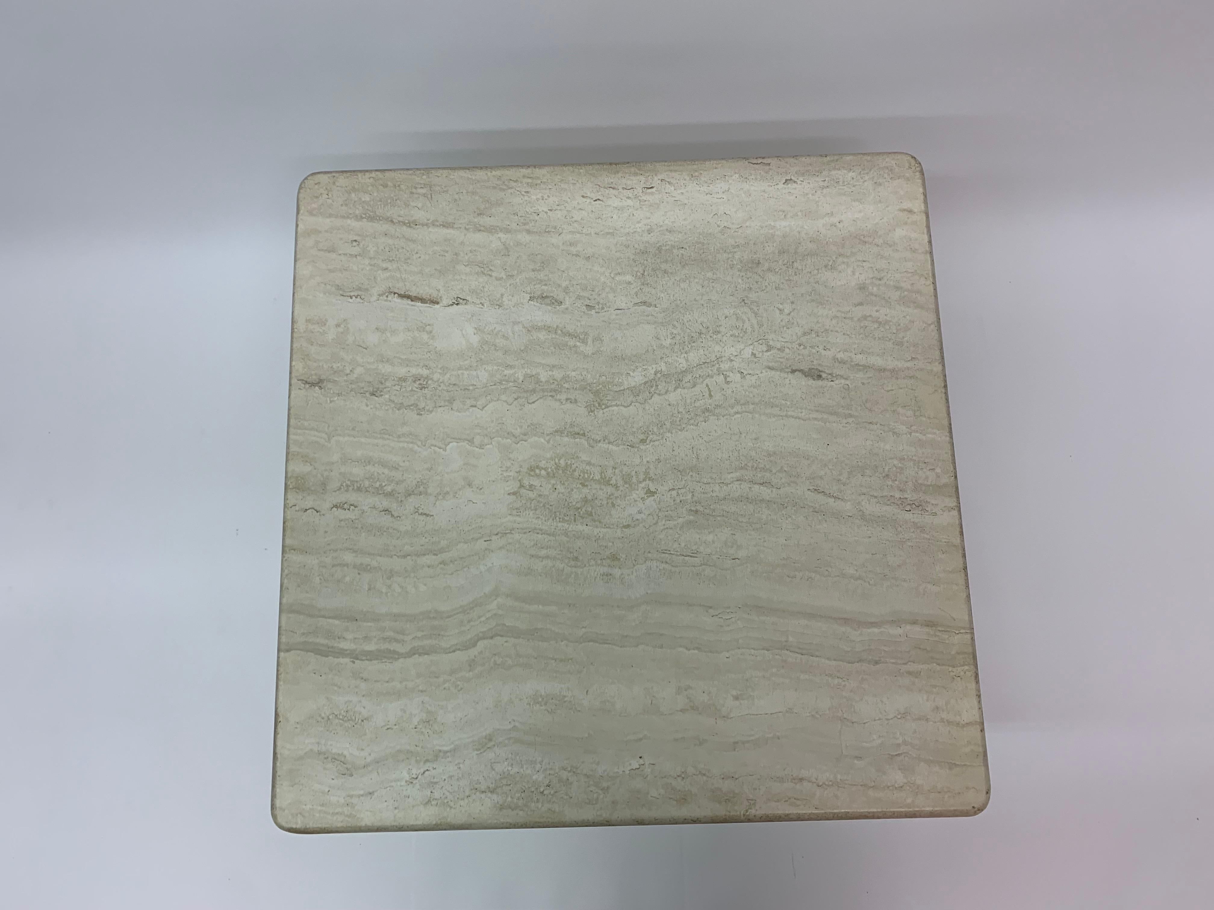 Table basse en travertin, design du milieu du siècle, années 1970 en vente 5