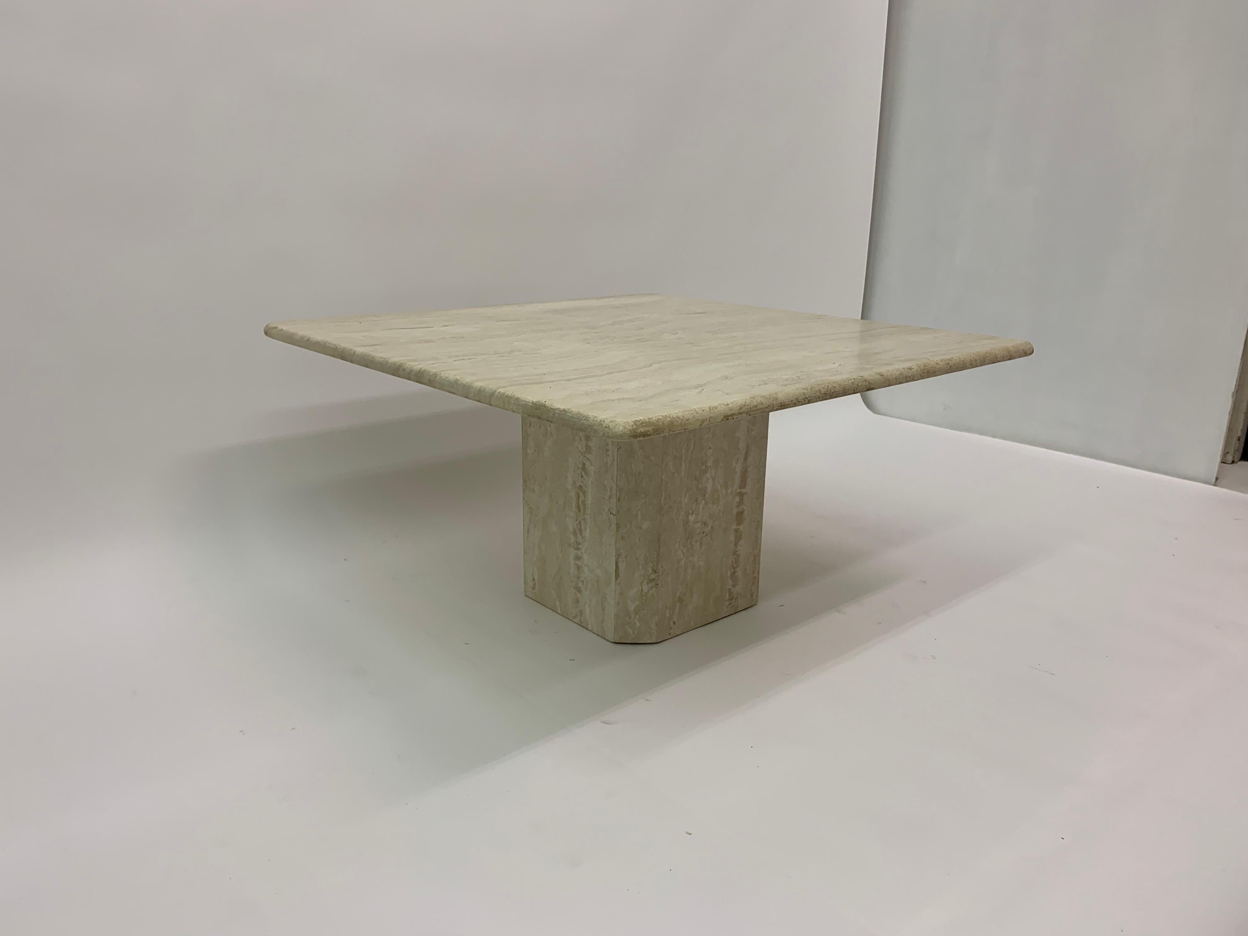 Table basse en travertin, design du milieu du siècle, années 1970 en vente 6