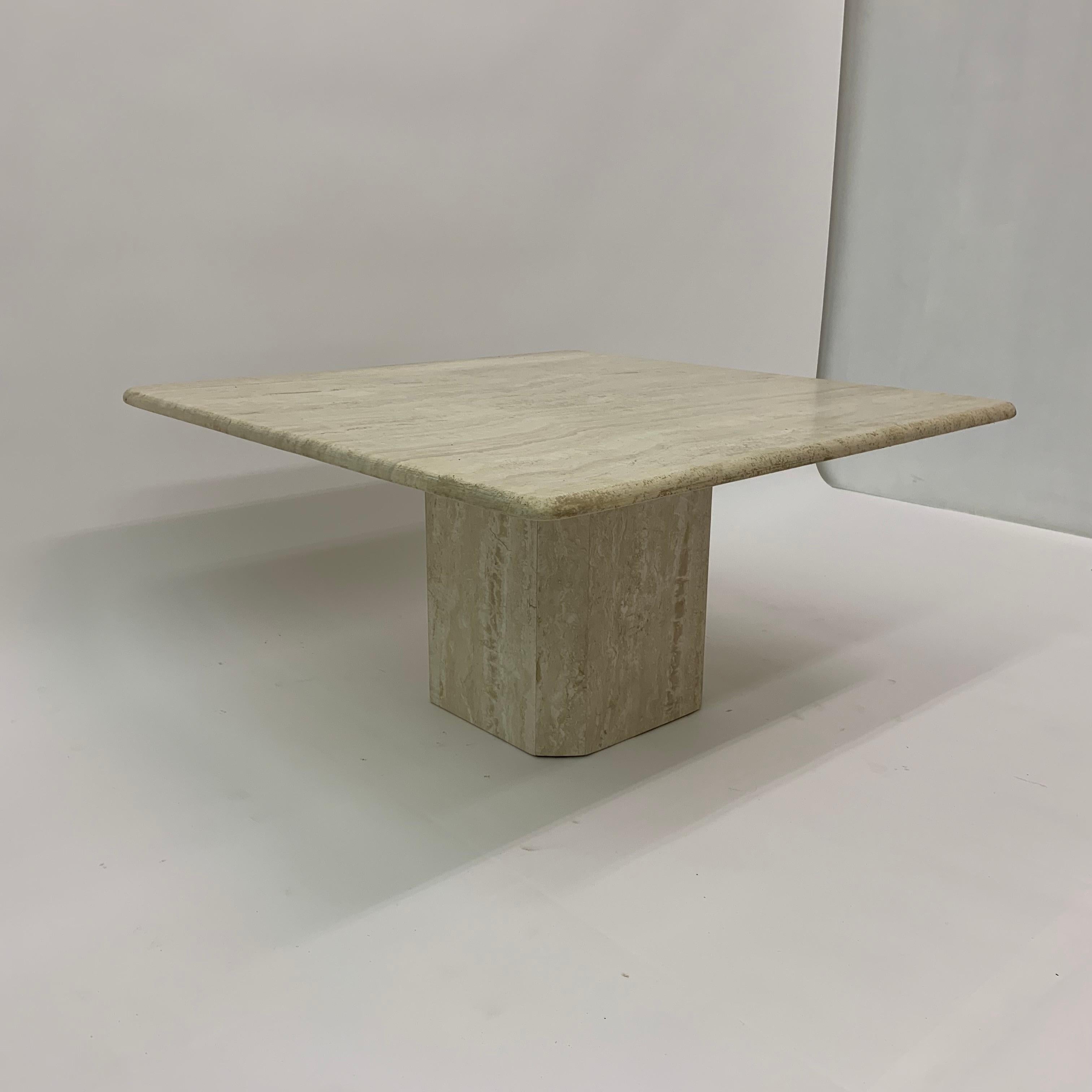 Table basse en travertin, design du milieu du siècle, années 1970 en vente 7