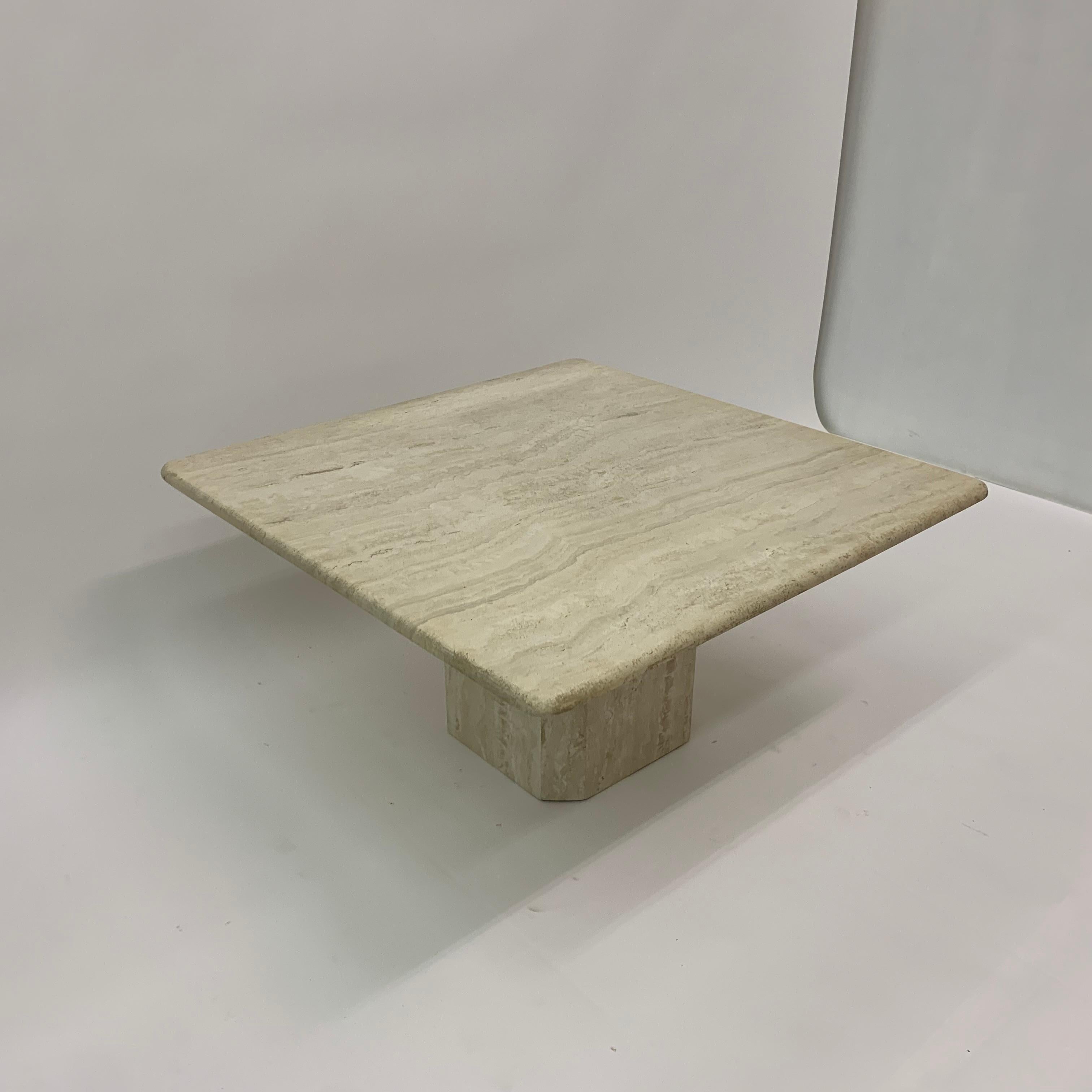 Table basse en travertin, design du milieu du siècle, années 1970 en vente 8