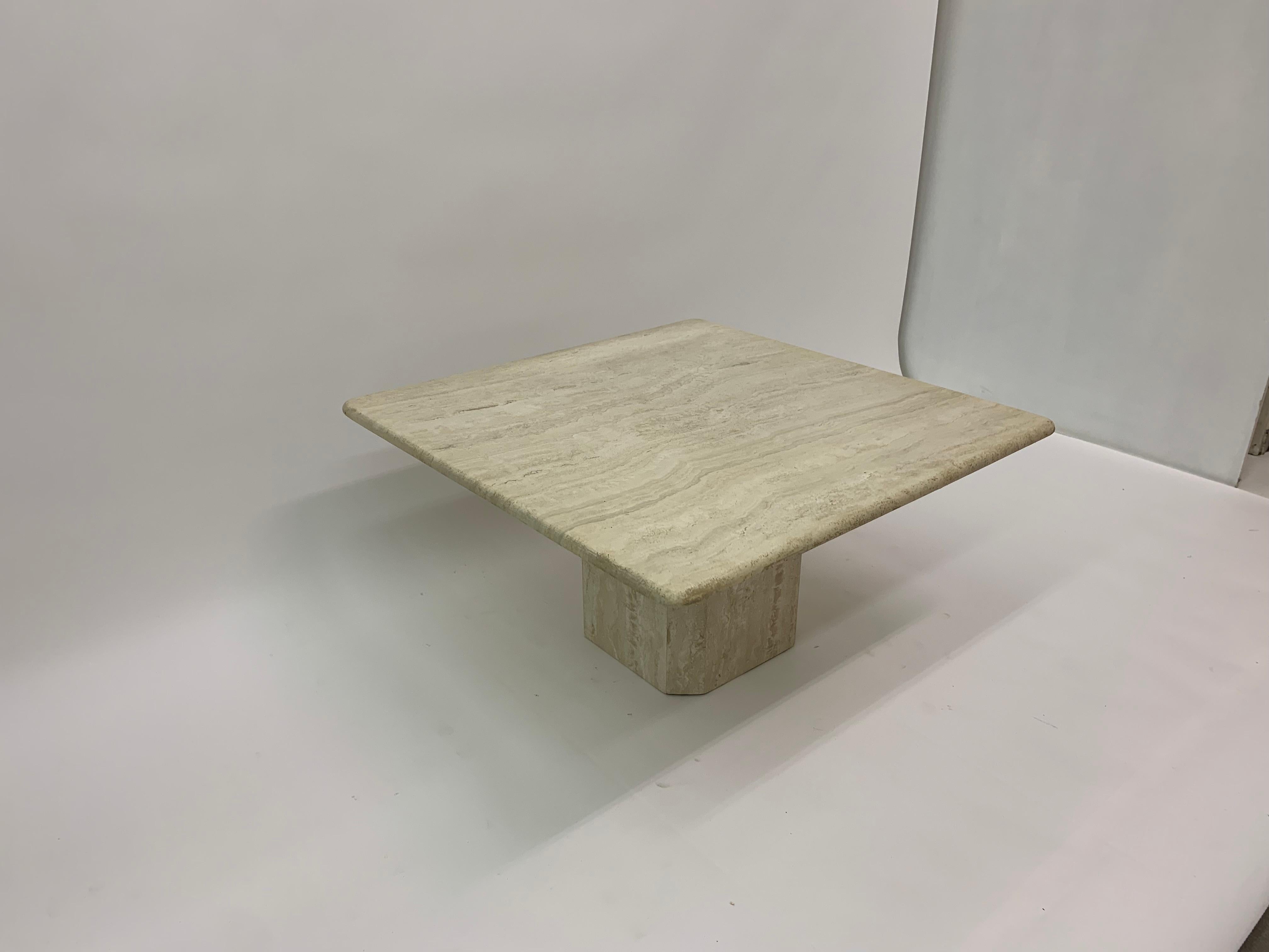Table basse en travertin, design du milieu du siècle, années 1970 en vente 9