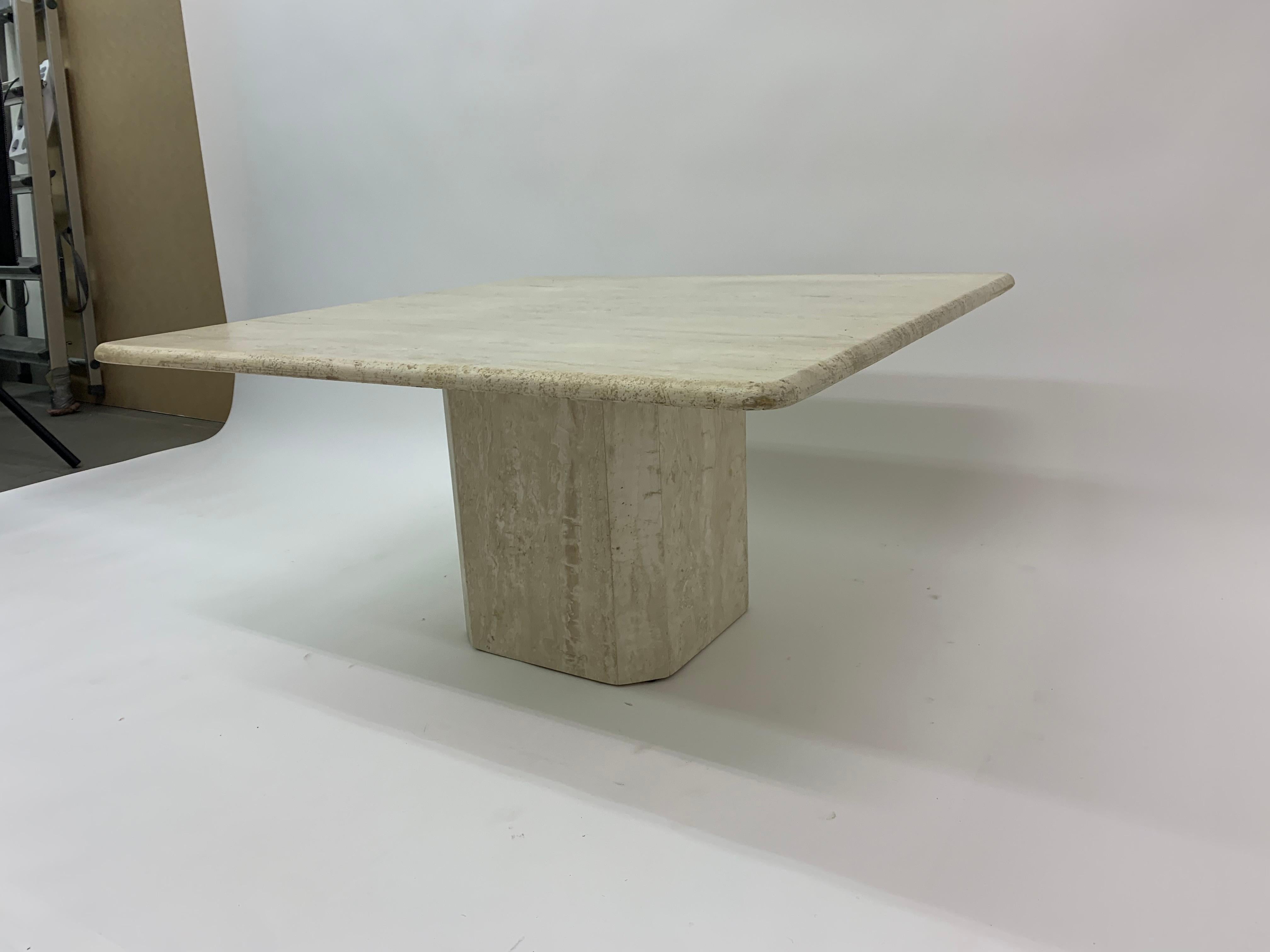 Table basse en travertin, design du milieu du siècle, années 1970 en vente 15
