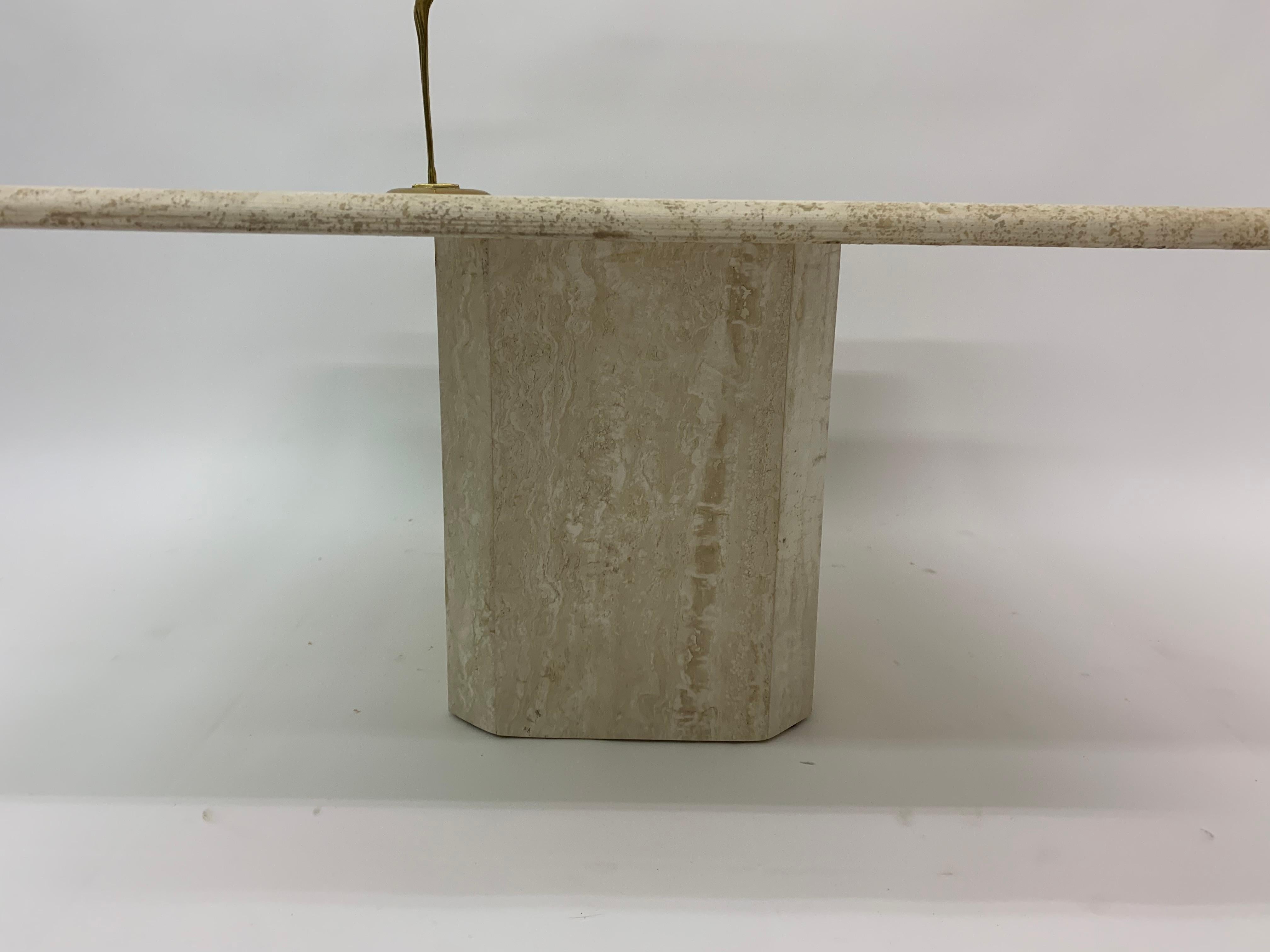 Table basse en travertin, design du milieu du siècle, années 1970 en vente 1
