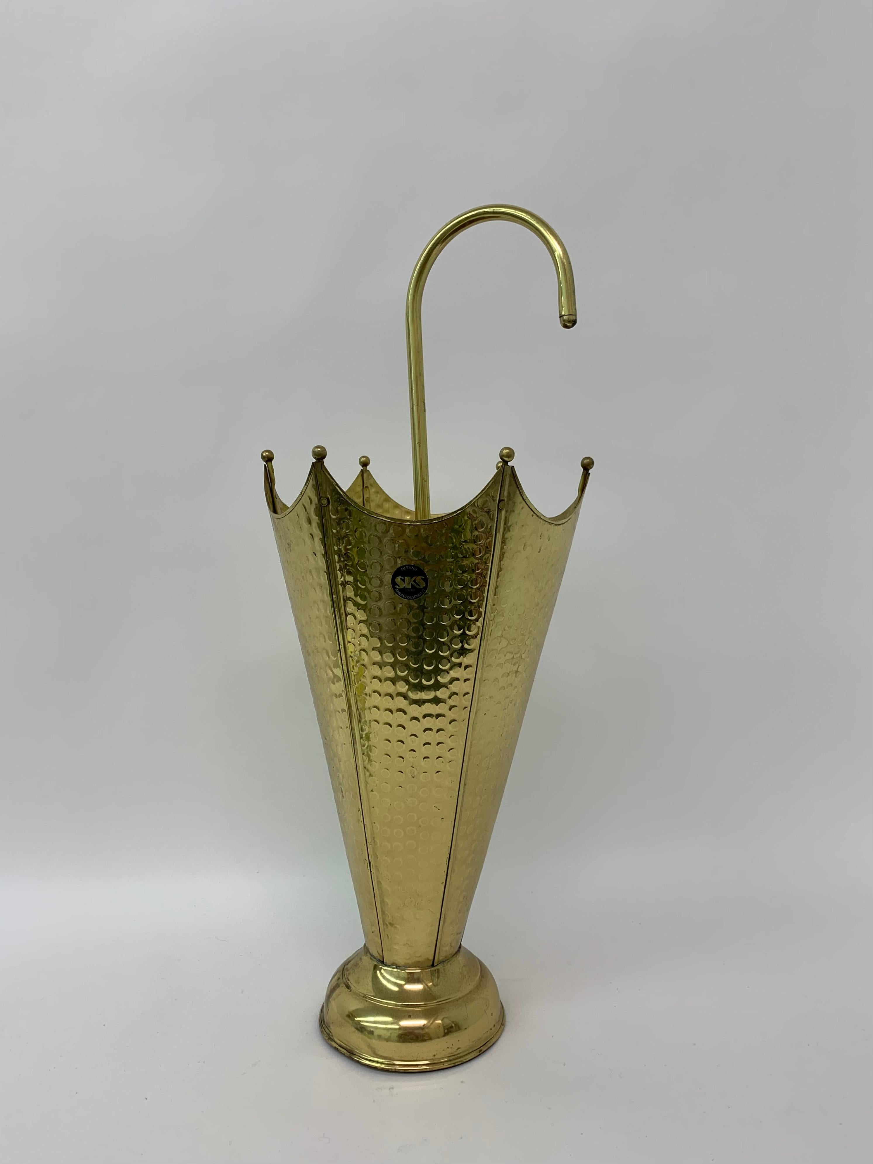 Dimensiones: 65 cm de altura, 27 cm de diámetro.
Estado: Bueno.
Periodo: 1970's.
Origen: Alemania.