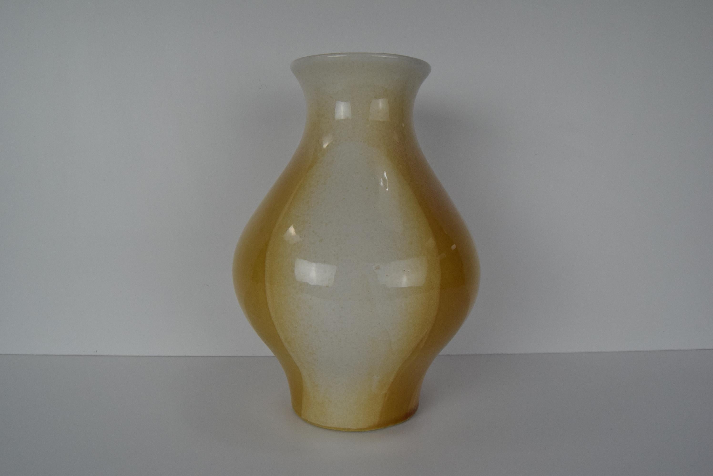 Czech Mid-century Design Vase by Ditmar Urbach, Collection JULIE, 1964.  For Sale