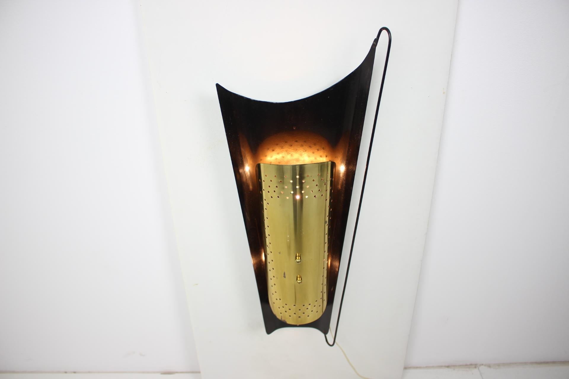 Midcentury Design Wall Lamp, 1960s In Good Condition In Praha, CZ