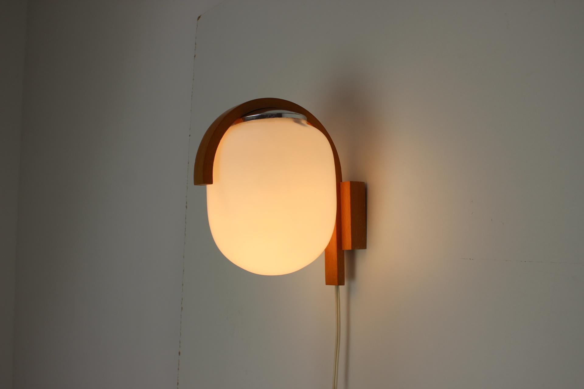 Mid-Century Design Wall Lamp, 1970's For Sale 3
