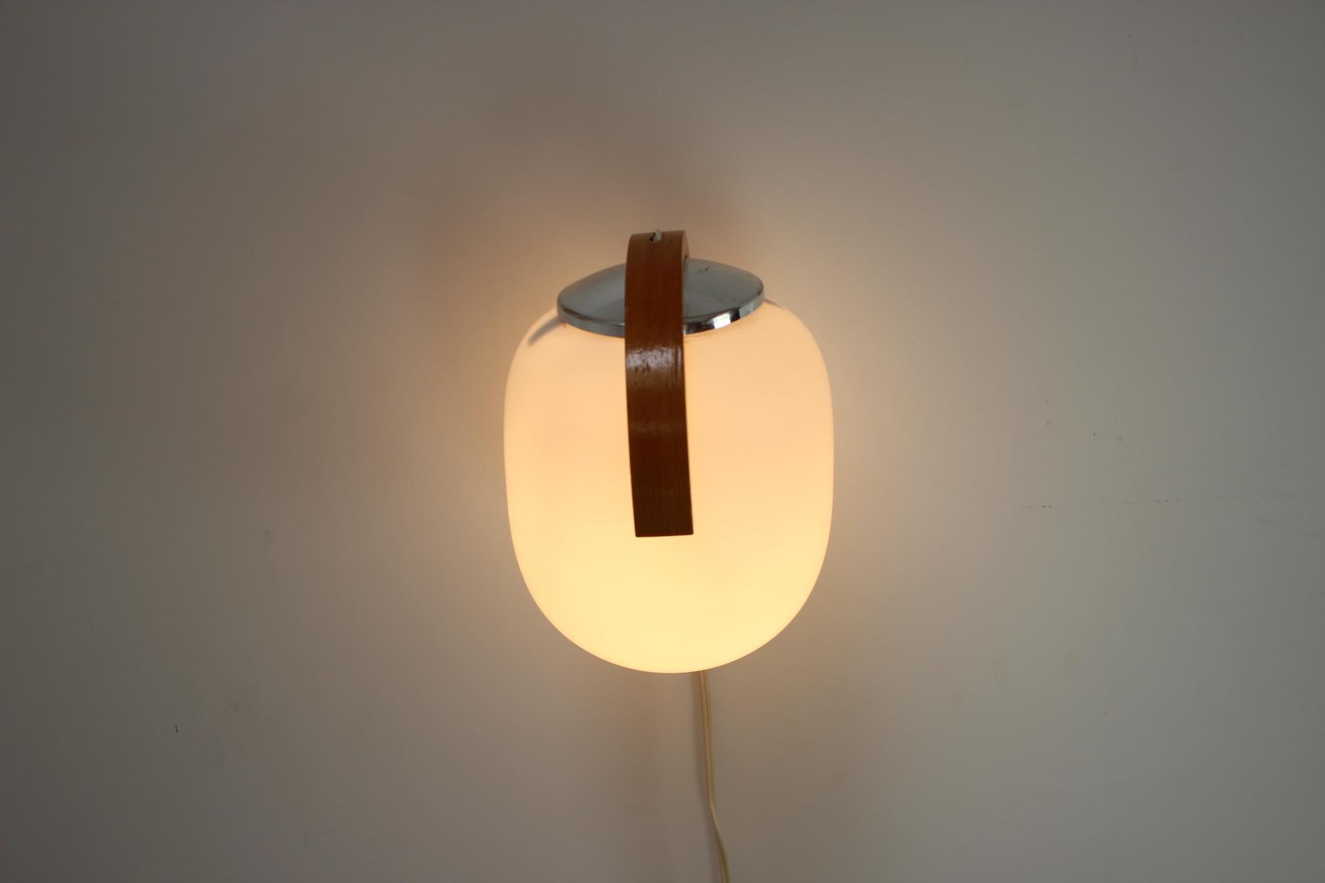 Mid-Century Design Wall Lamp, 1970's For Sale 2