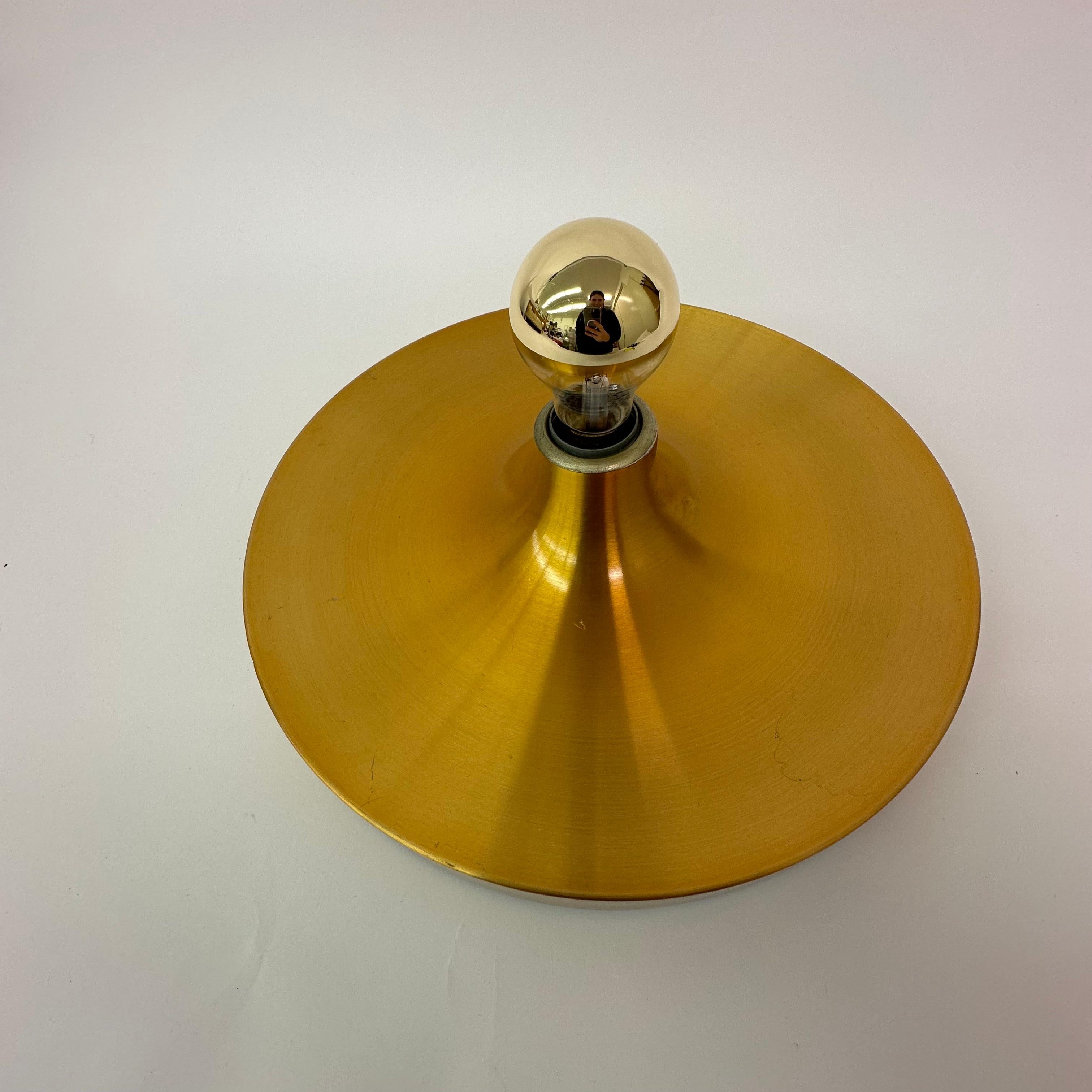 Mid Century design wall lamp disc , 1970’s For Sale 5