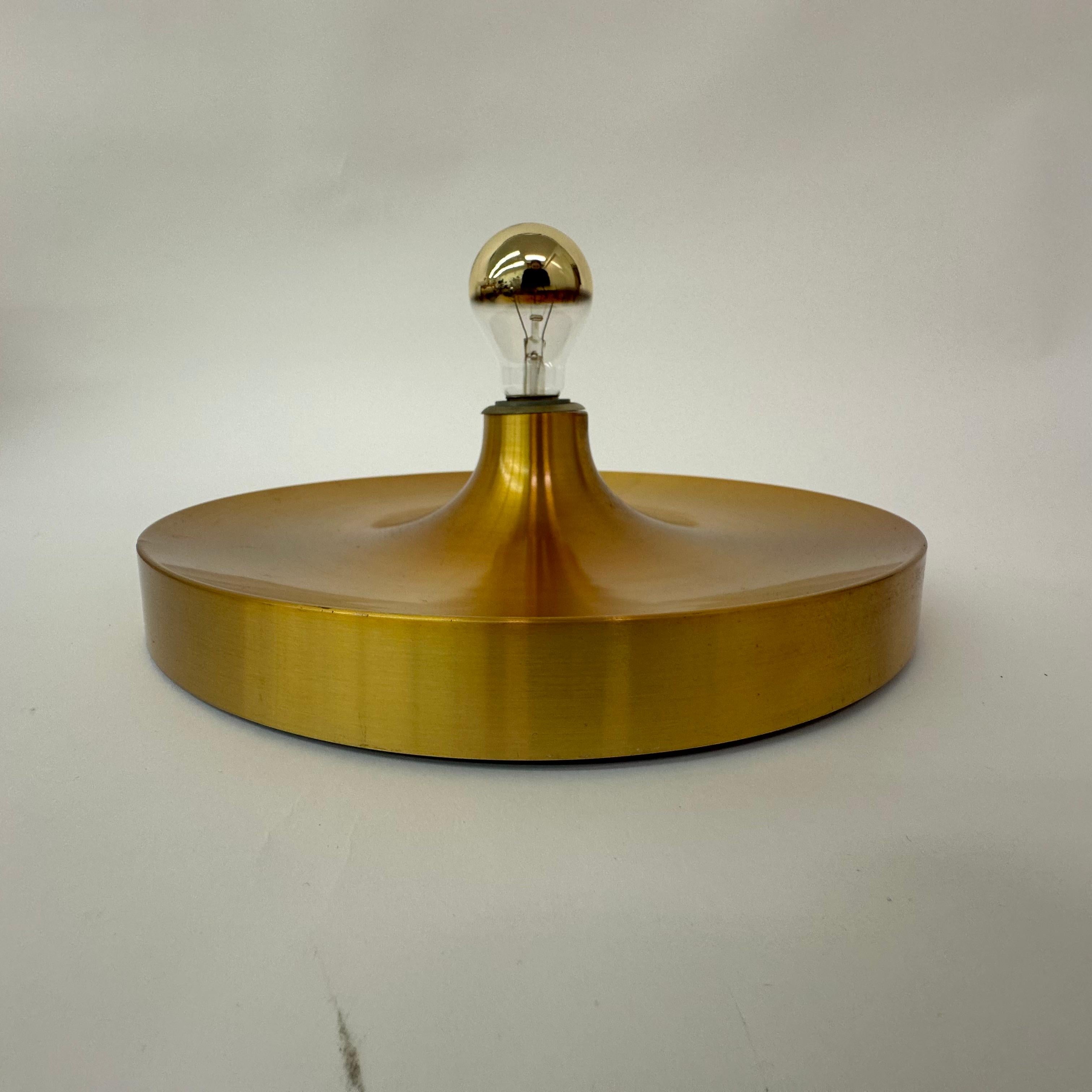 Mid Century design wall lamp disc , 1970’s For Sale 8
