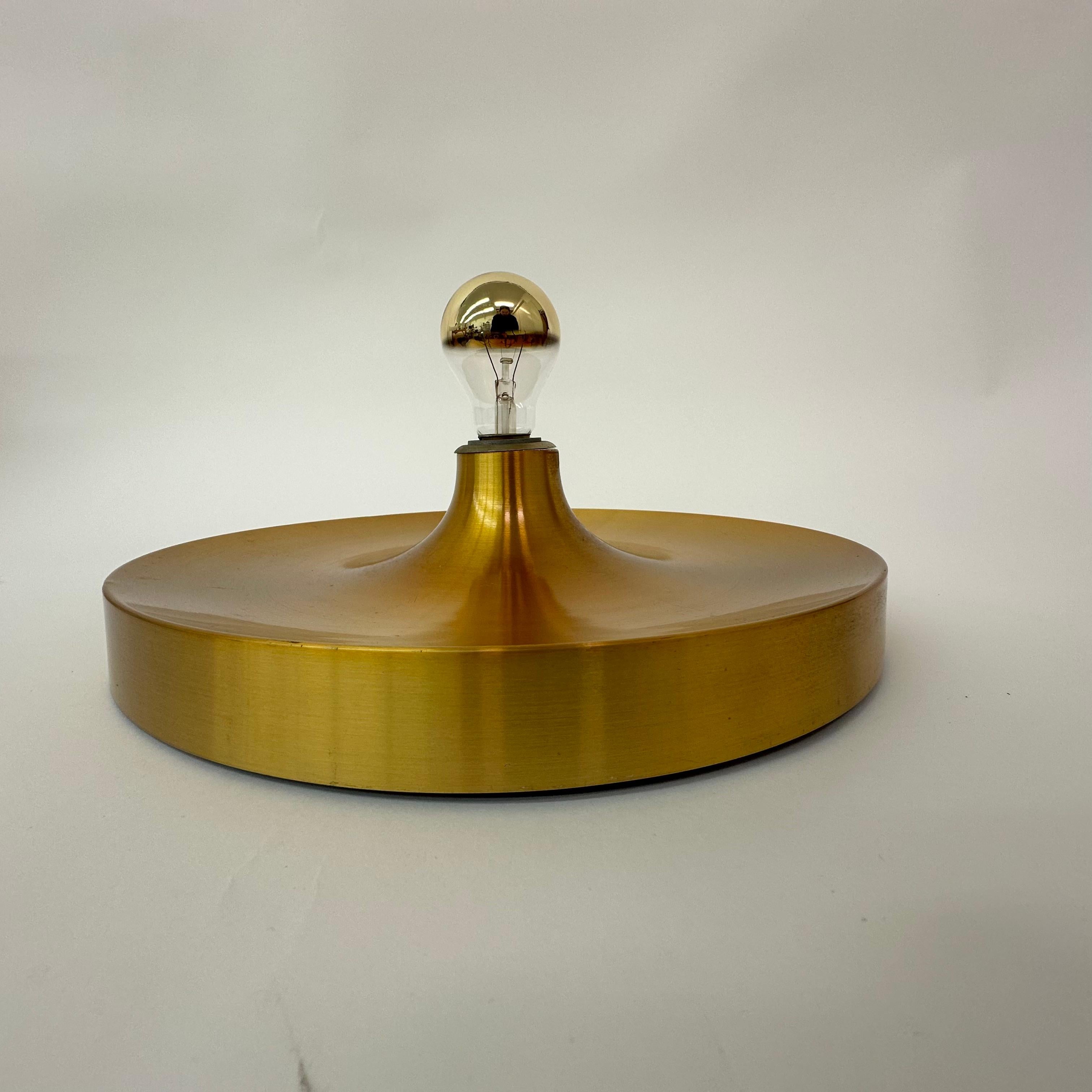 Mid Century design wall lamp disc , 1970’s For Sale 9