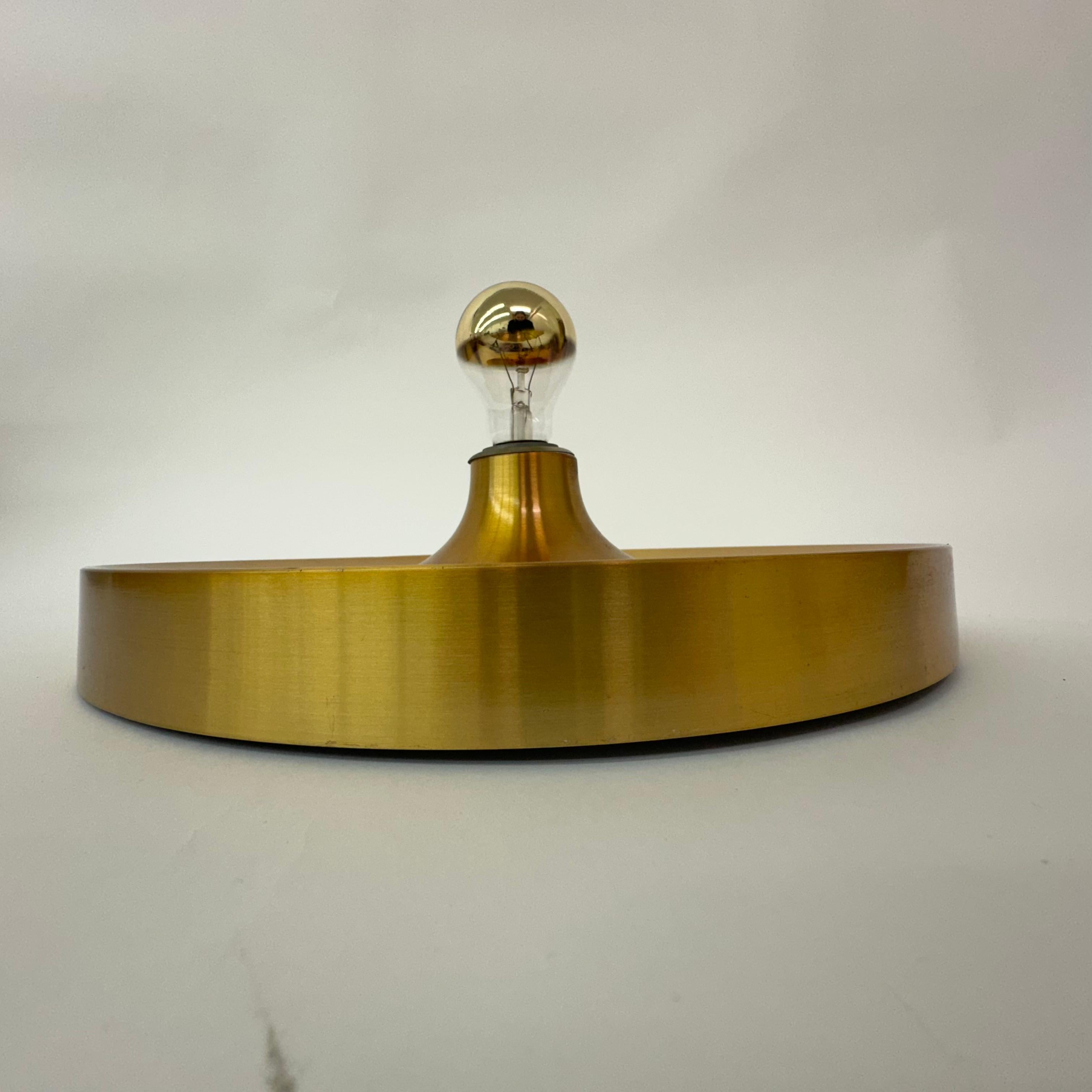 Mid Century design wall lamp disc , 1970’s For Sale 10