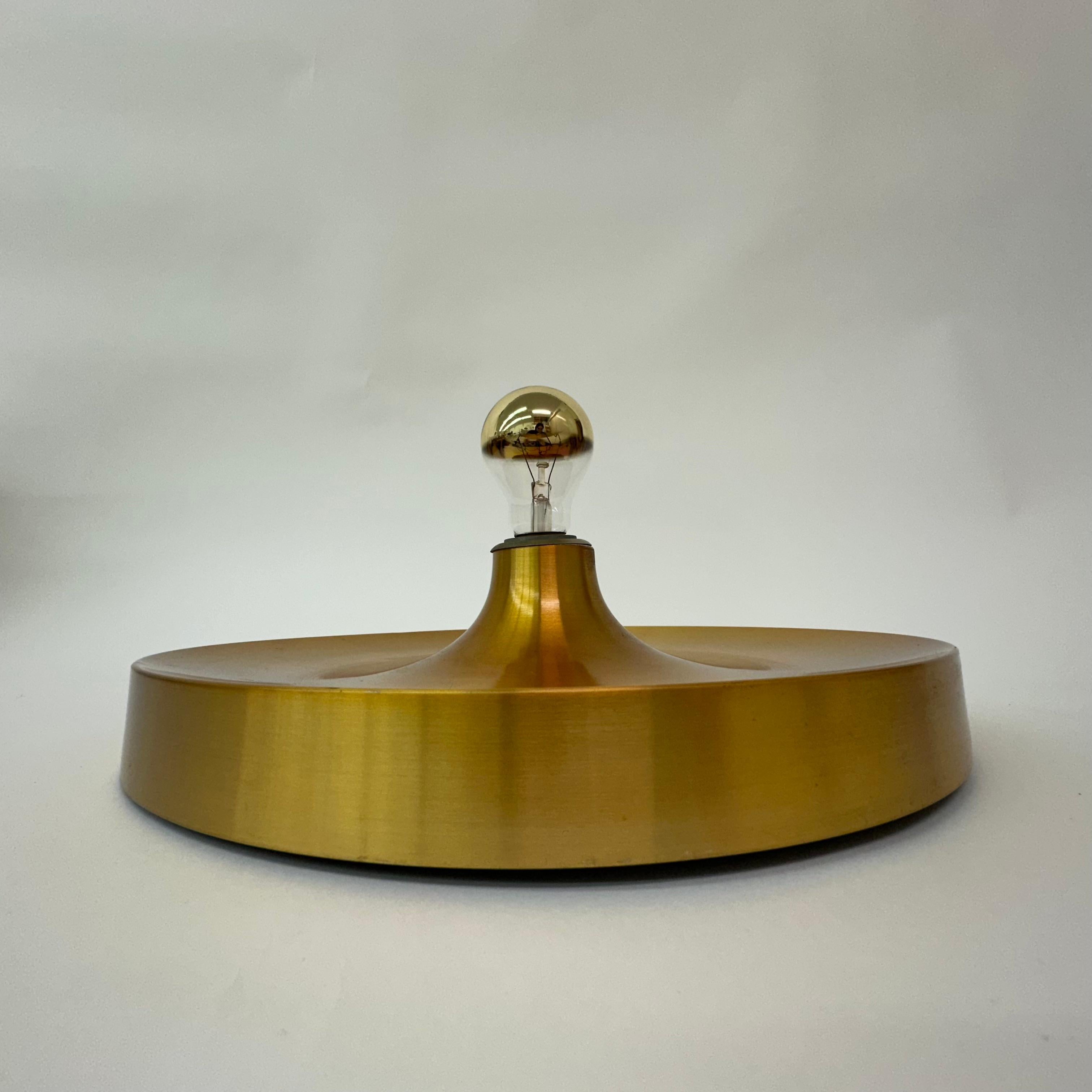 Mid Century design wall lamp disc , 1970’s For Sale 2