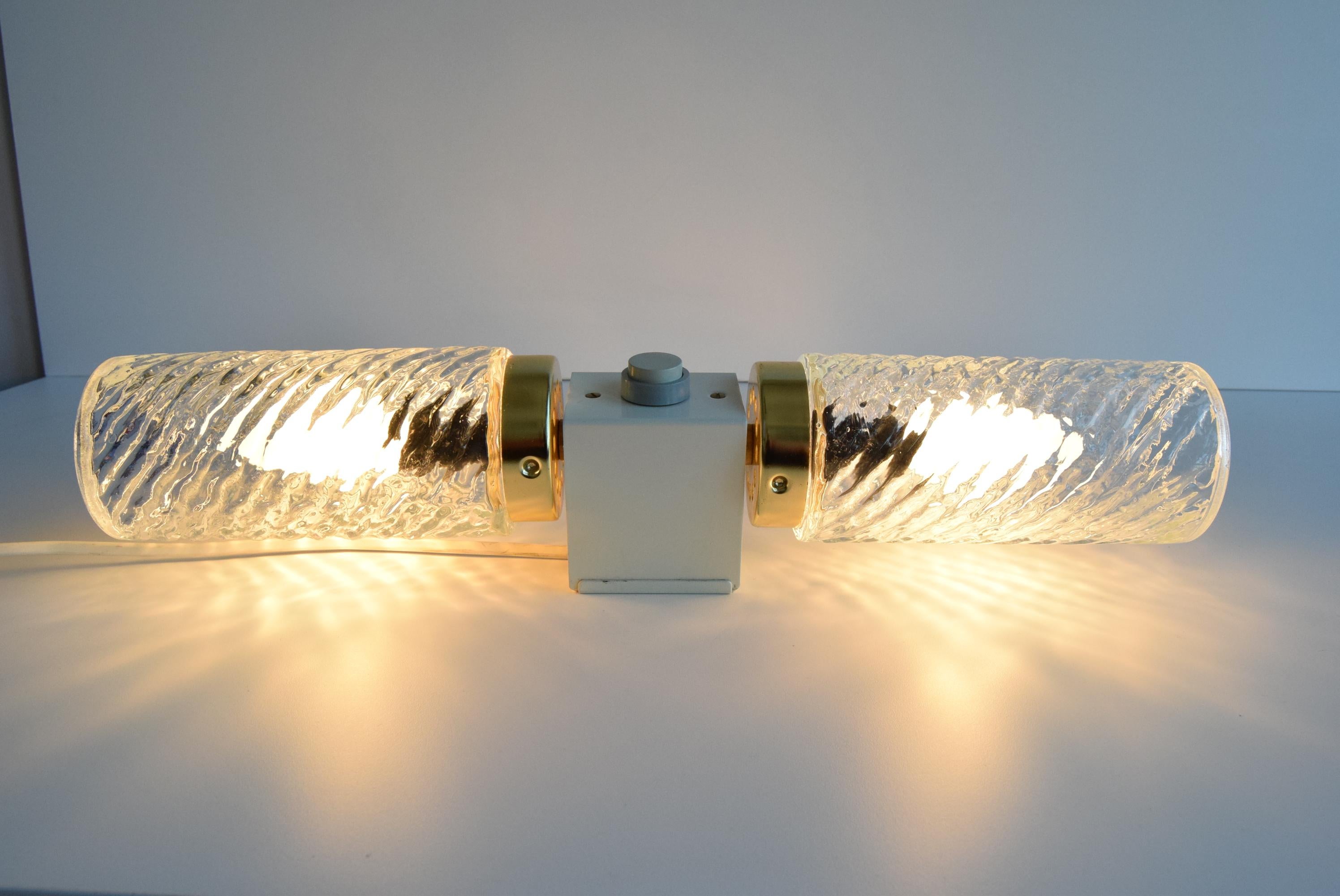 Mid-Century moderno Lampada da parete dal design di metà secolo / Napako, anni '70. in vendita