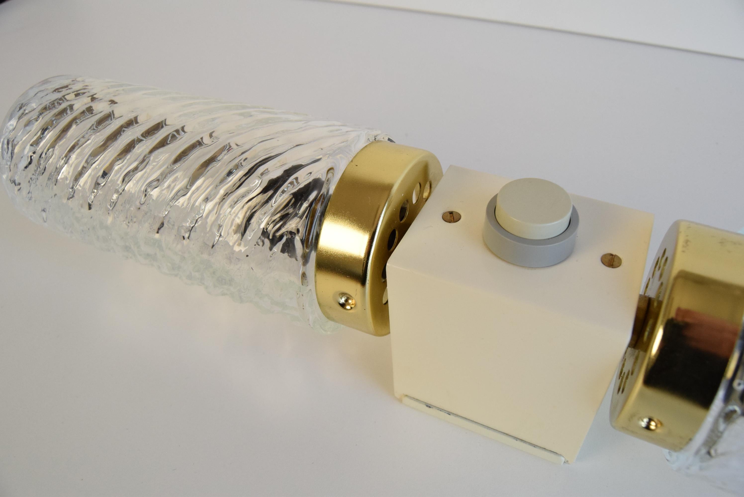 Lampada da parete dal design di metà secolo / Napako, anni '70. in vendita 1