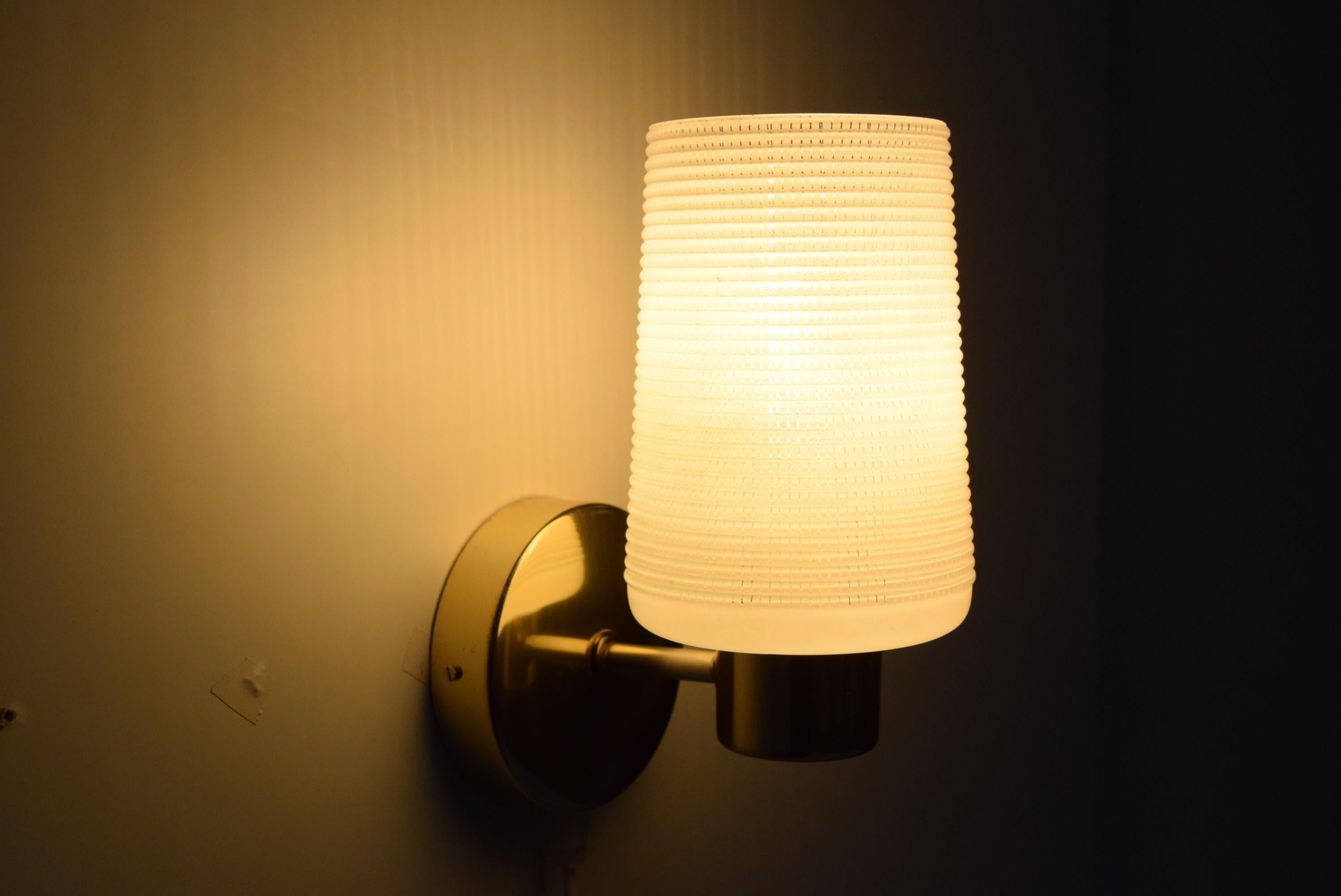 Mid-Century Design Wall Lamp, 1960's For Sale 2