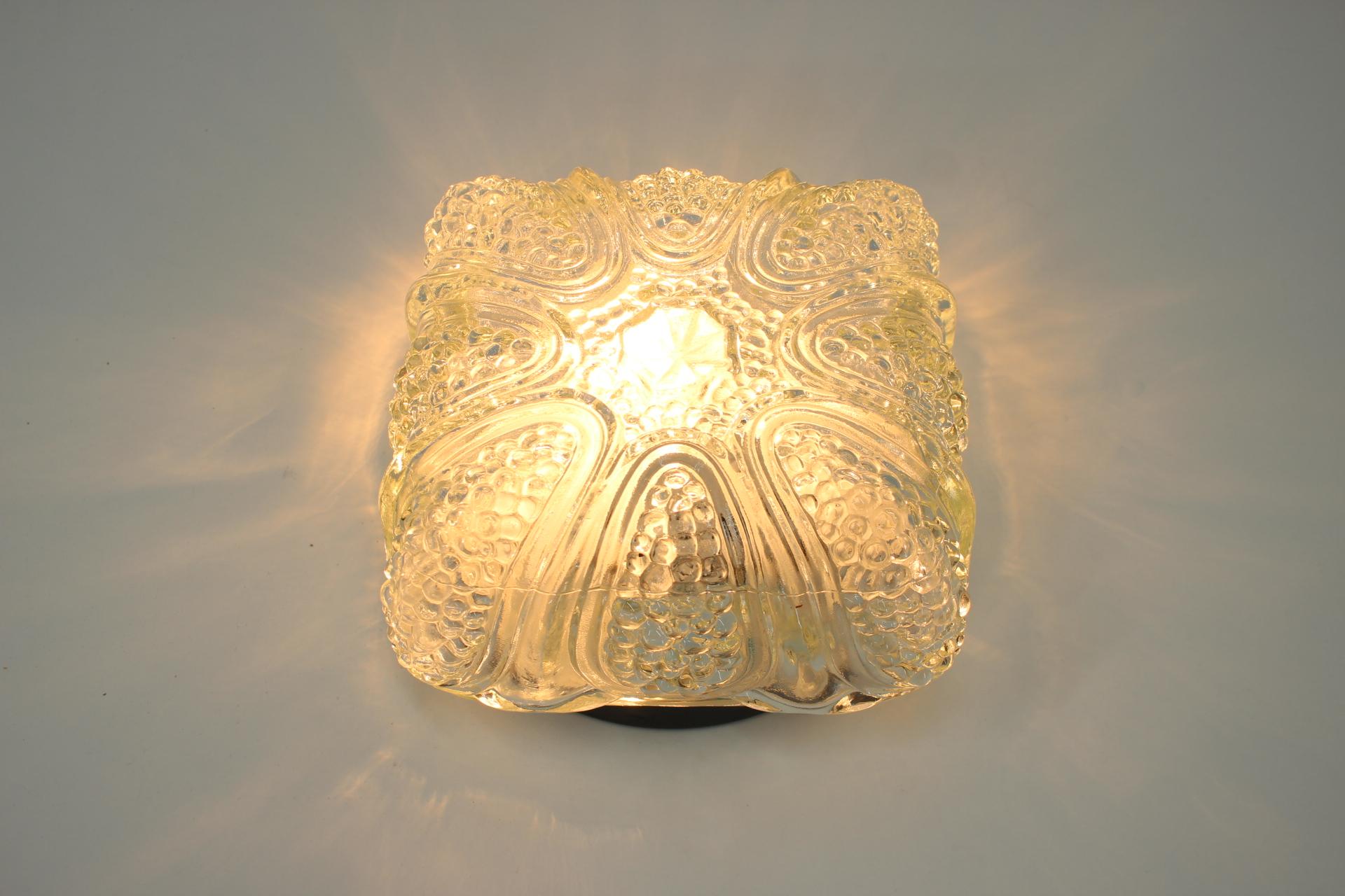 Midcentury Design Wand- oder Deckenleuchte:: Flush Mount:: 1970er Jahre (Deutsch) im Angebot