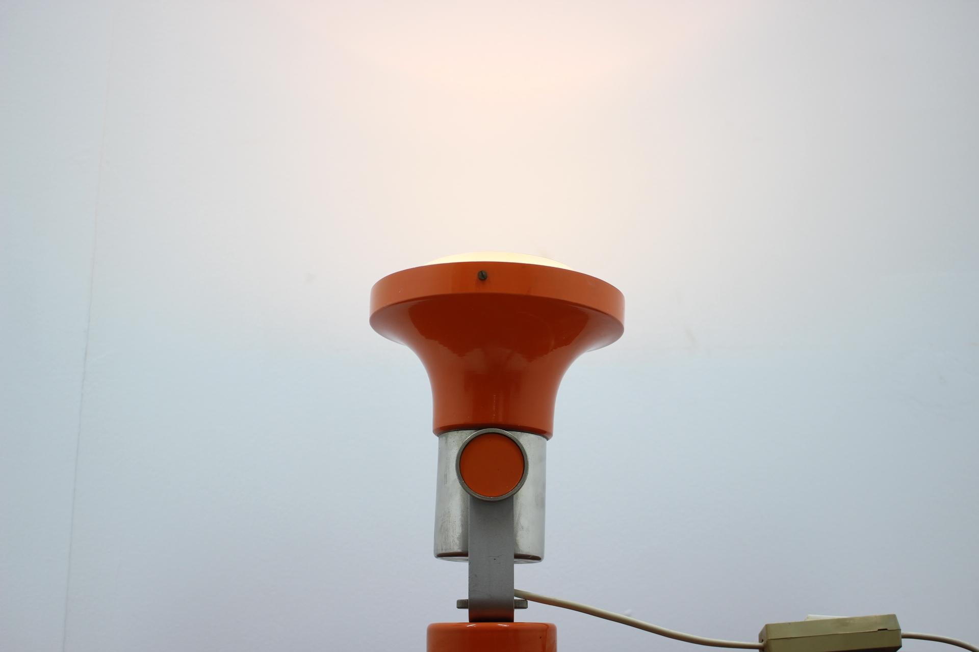 Laqué Lampe murale ou de table de style Midcentury Design par Pavel Grus:: 1970 en vente