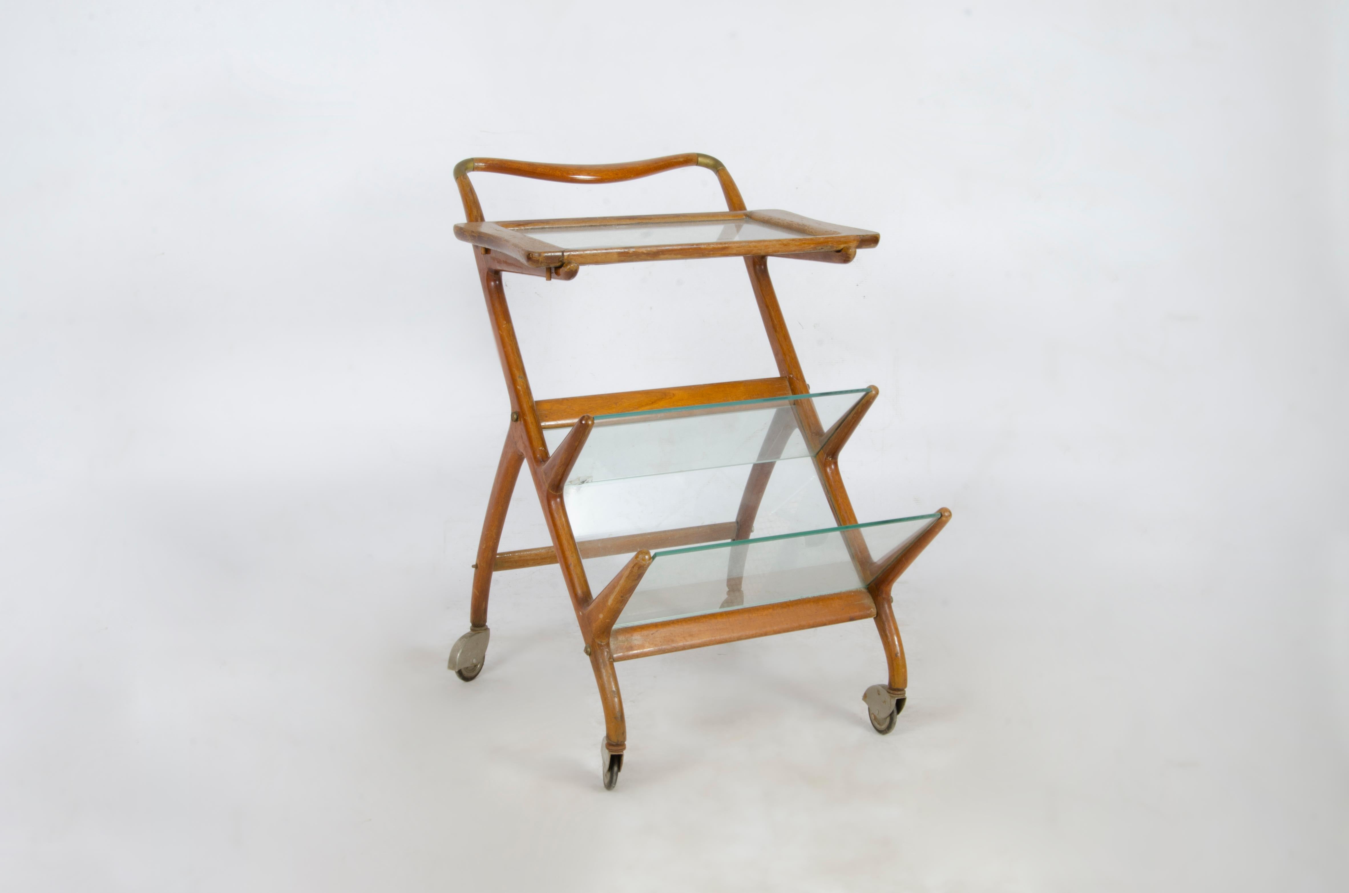 Holzwagen/Rollwagen mit abnehmbaren Tabletts im Mid-Century-Design von Ico Parisi, Italien (Moderne der Mitte des Jahrhunderts) im Angebot