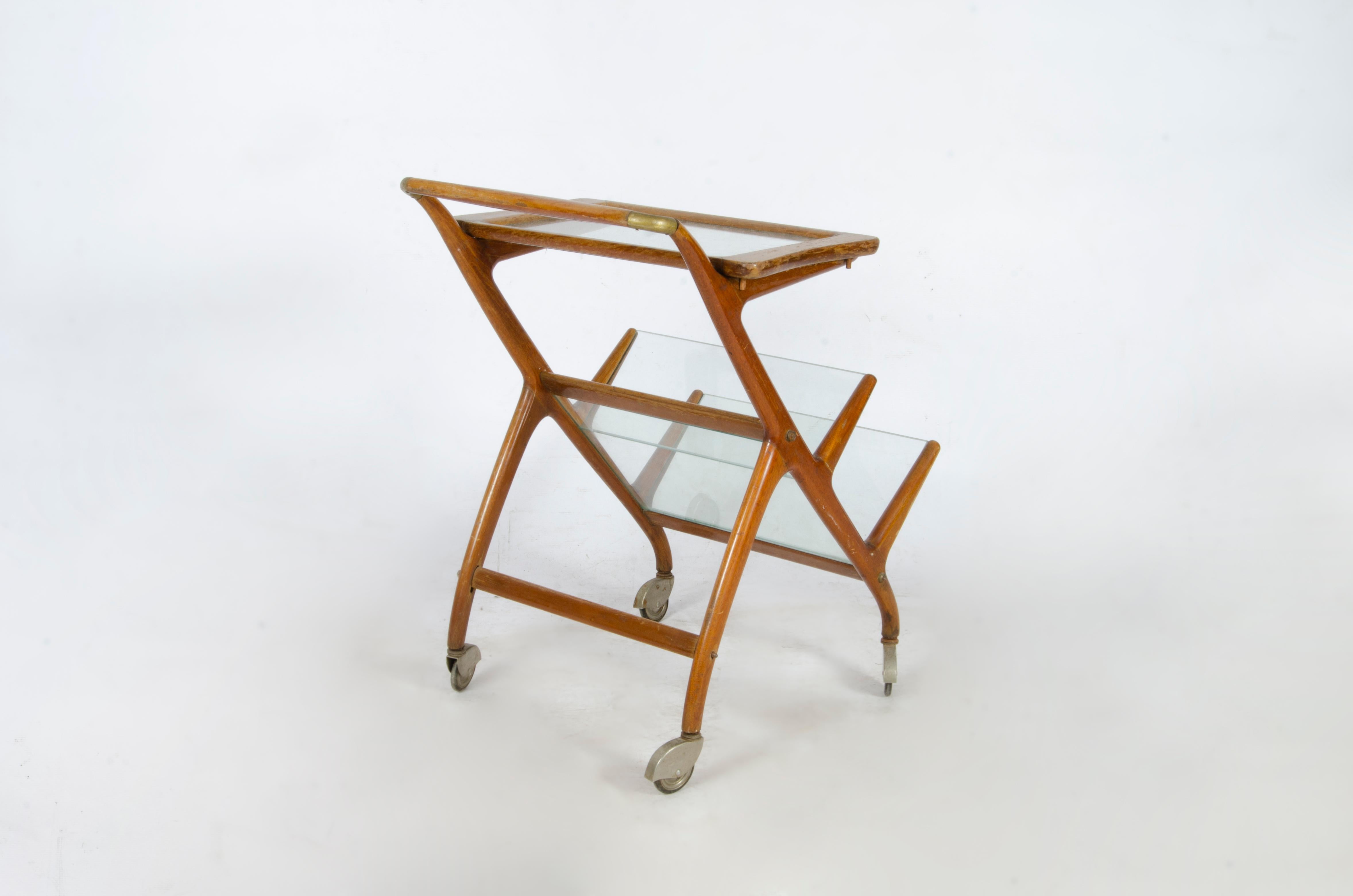 Holzwagen/Rollwagen mit abnehmbaren Tabletts im Mid-Century-Design von Ico Parisi, Italien (Italienisch) im Angebot