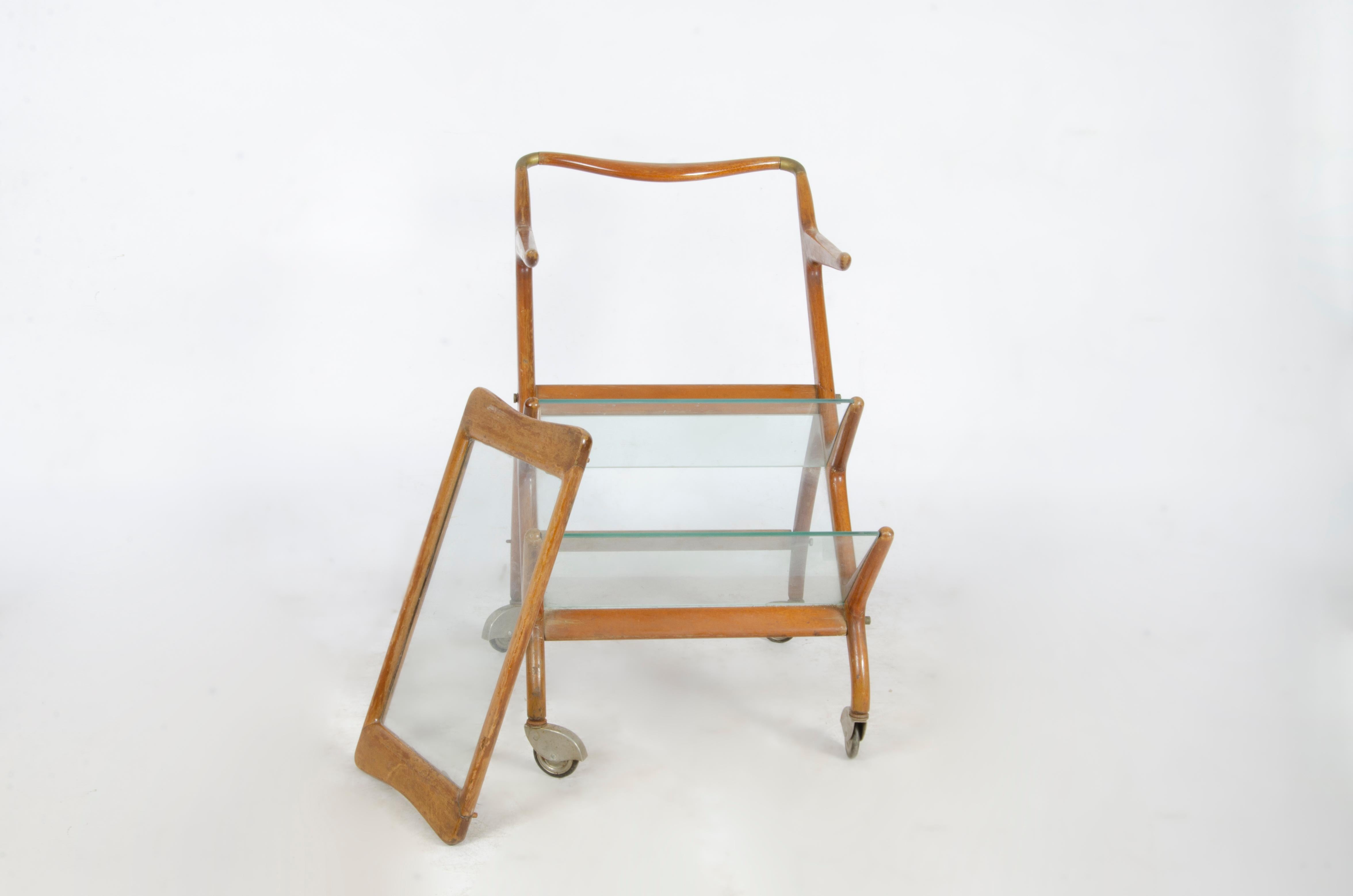 Holzwagen/Rollwagen mit abnehmbaren Tabletts im Mid-Century-Design von Ico Parisi, Italien (Geschnitzt) im Angebot