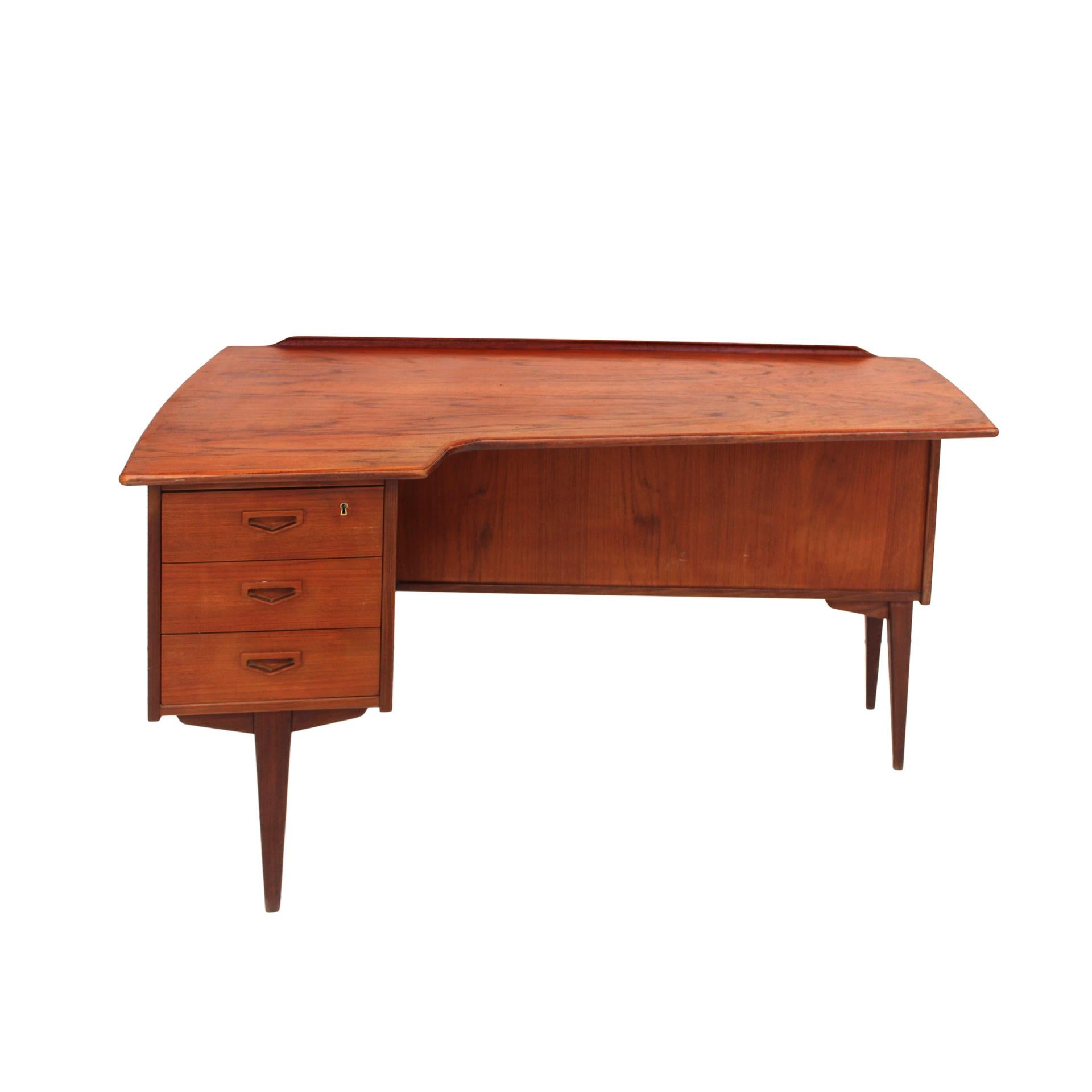 Mid-Century Modern Midcentury Solid Wood Desk Designed by Arne Vodder Boomerang, 1960s