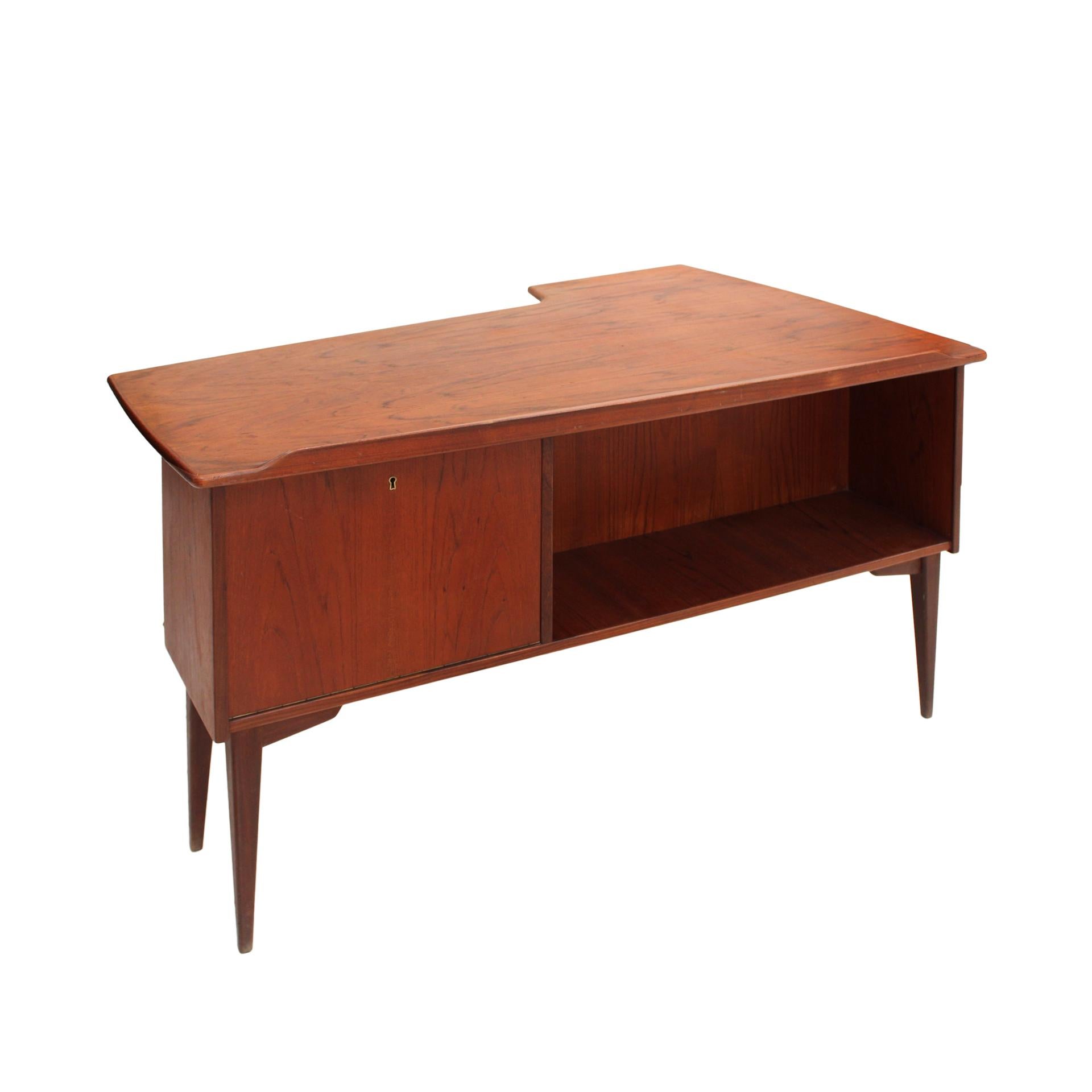 Mid-20th Century Midcentury Solid Wood Desk Designed by Arne Vodder Boomerang, 1960s