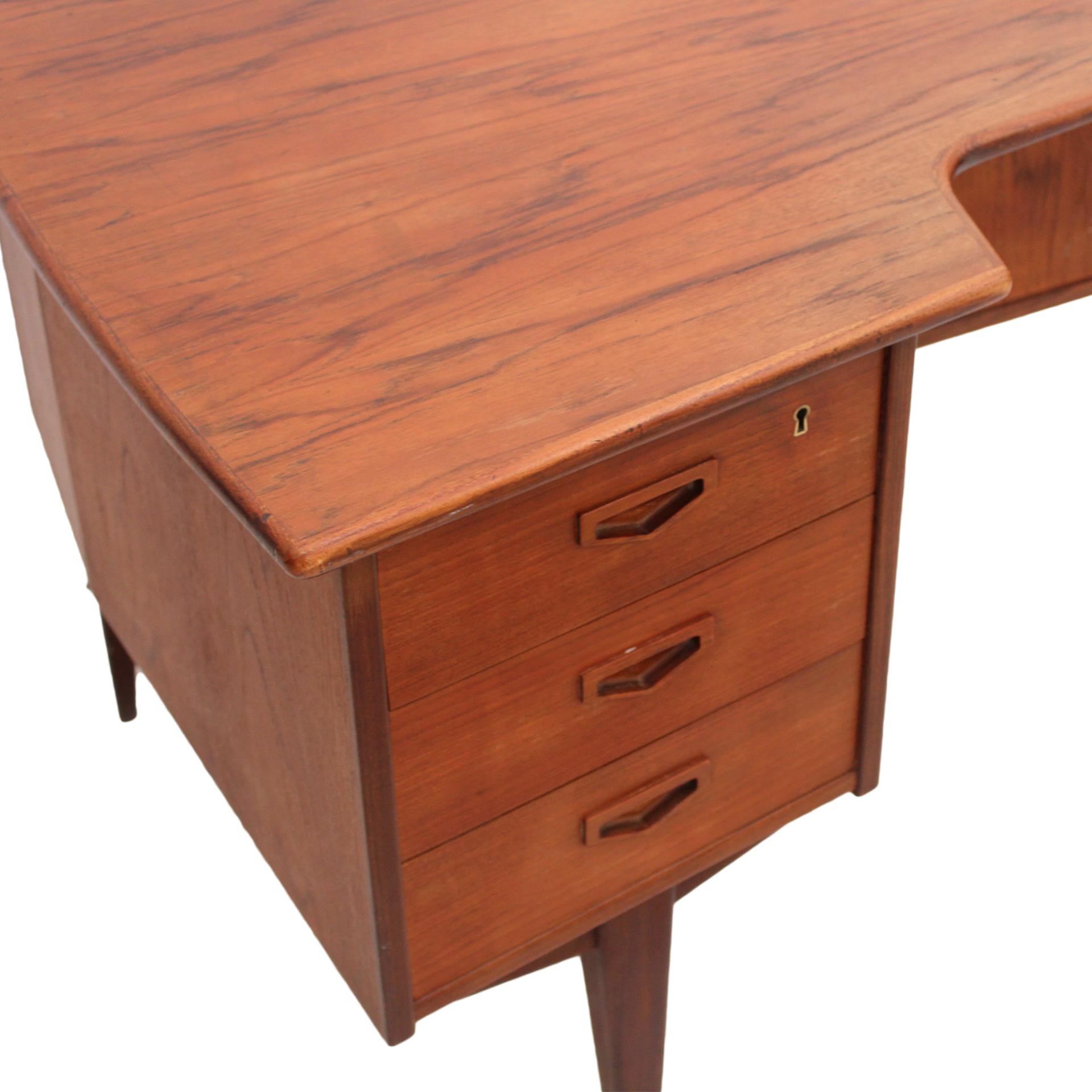 Midcentury Solid Wood Desk Designed by Arne Vodder Boomerang, 1960s 1