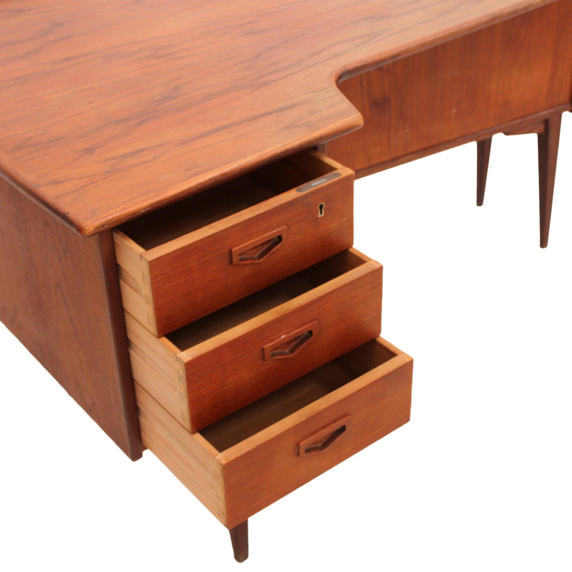 Midcentury Solid Wood Desk Designed by Arne Vodder Boomerang, 1960s 2