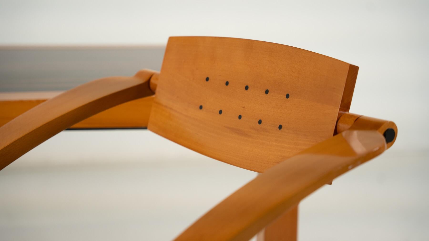 Scrivania e sedia abbinata di Massimo Scolari per Giorgetti, Italia, anni '90

Dimensioni   D:  80 - Sedia : 46 cm   H:  73 - Sedia : 89 cm    W:  160,5 - Sedia : 65 cm 