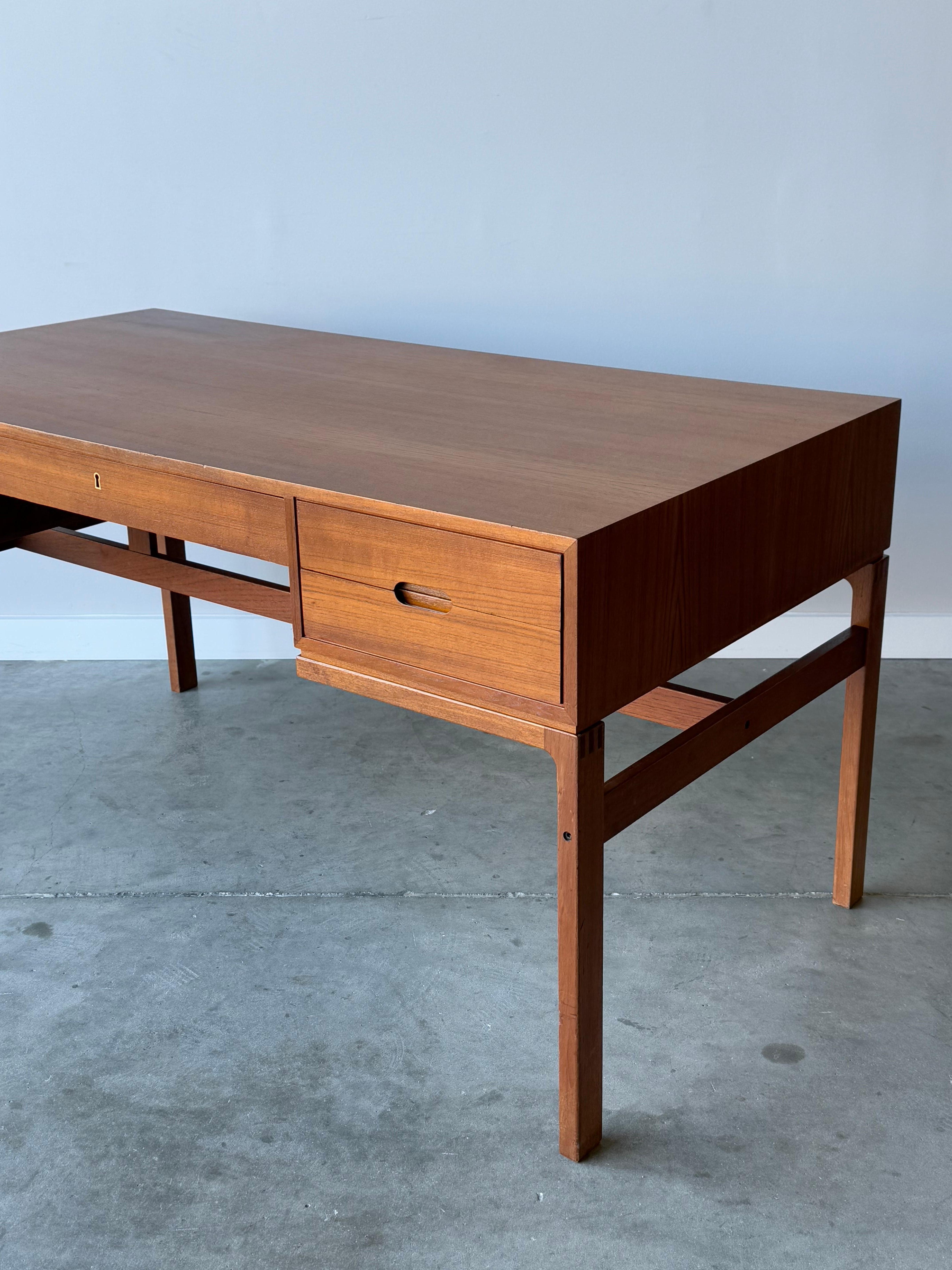 Legno Scrivania di metà secolo di Arne Wahl Iversen per Vinde Møbelfabrik in vendita