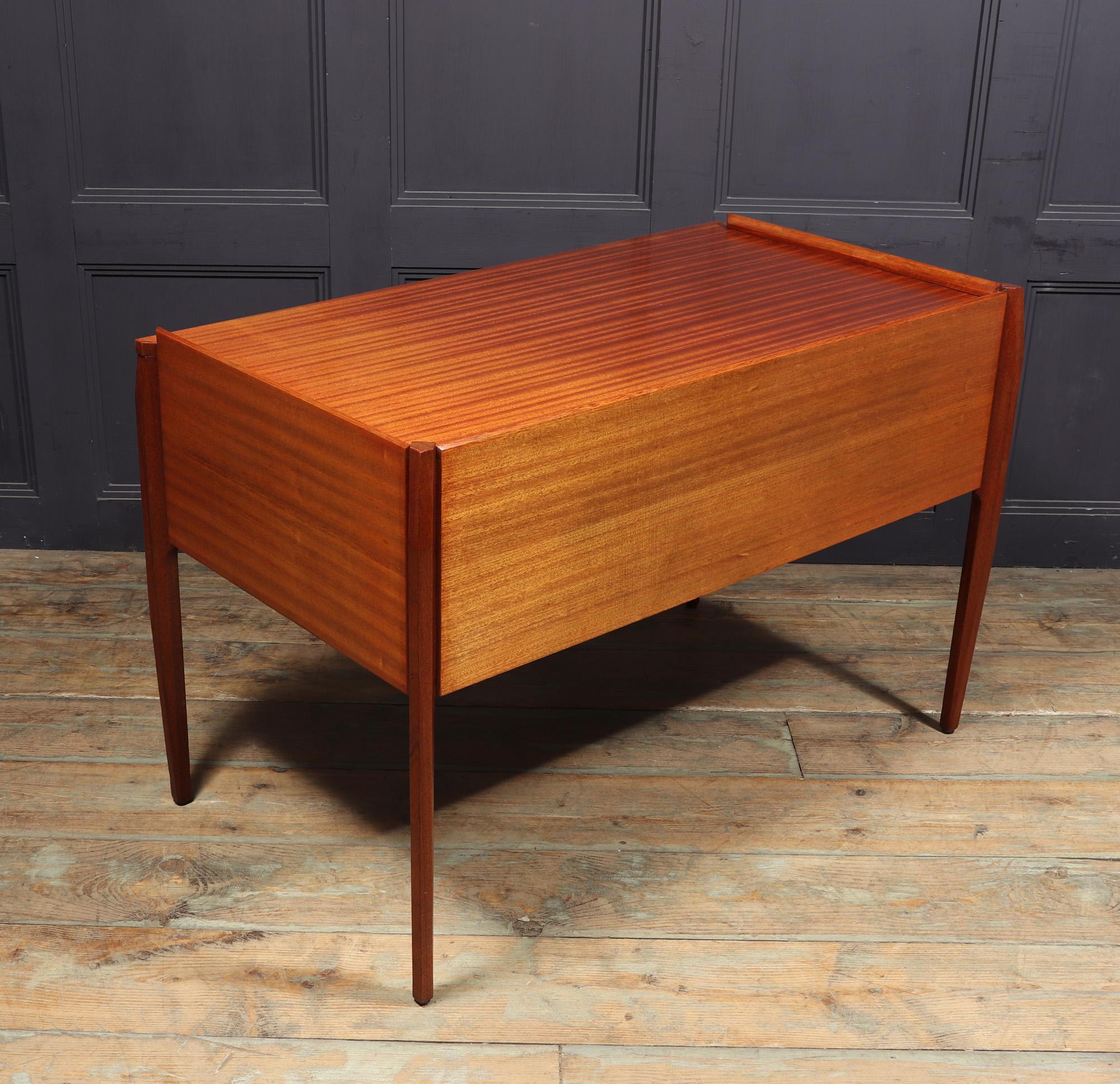 Mid century Desk by Gio Ponti For Sale 5