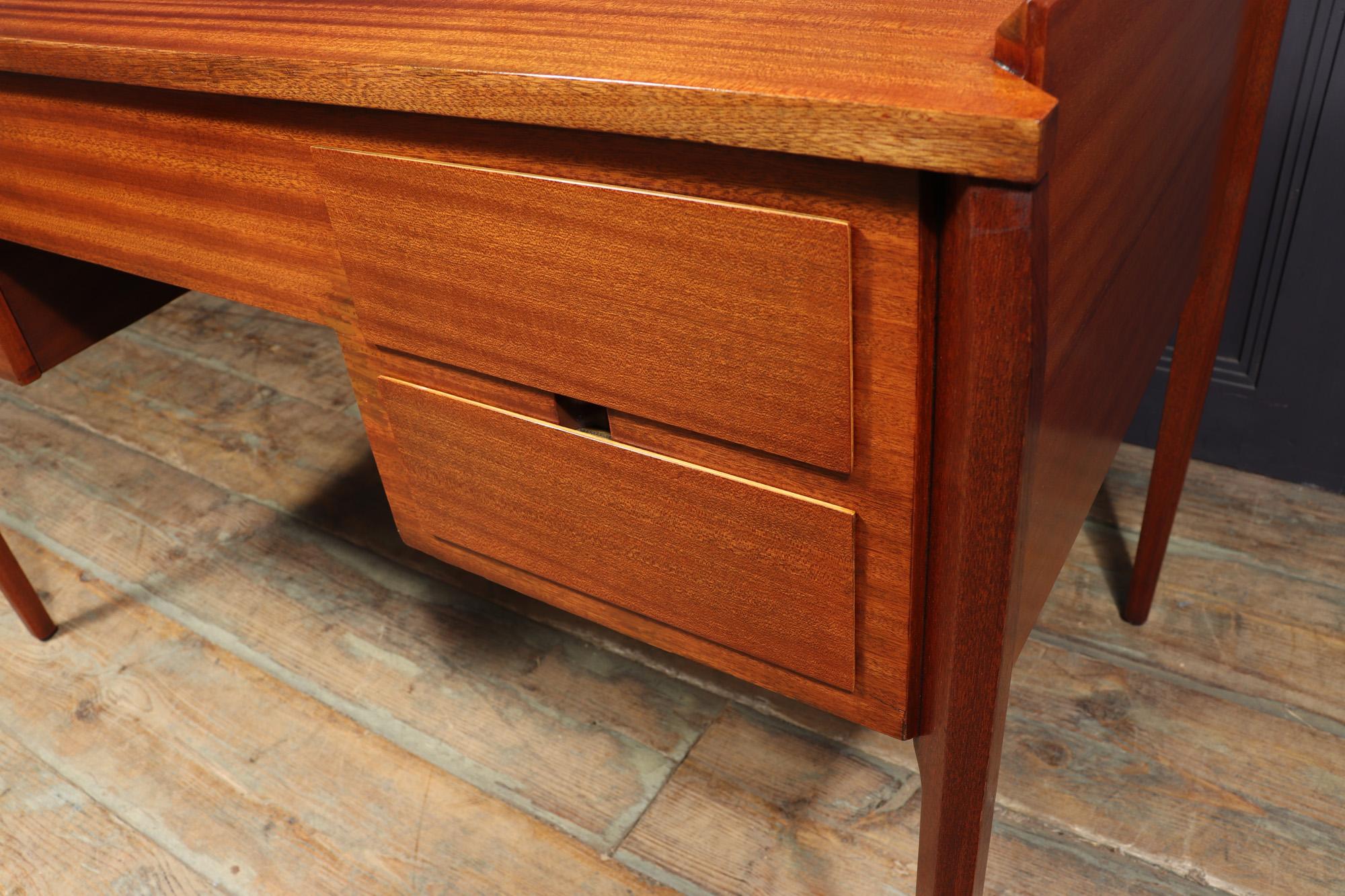 Mid century Desk by Gio Ponti In Excellent Condition For Sale In Paddock Wood Tonbridge, GB