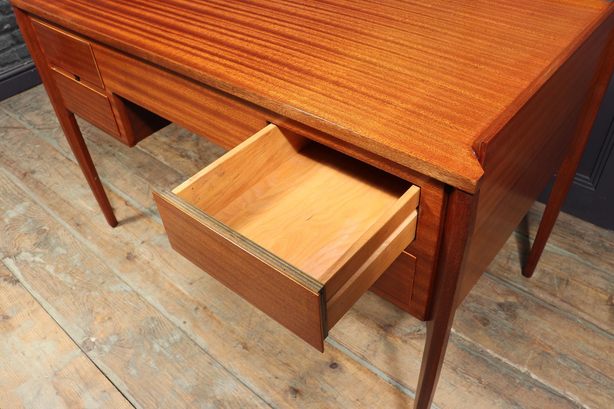 20th Century Mid century Desk by Gio Ponti For Sale