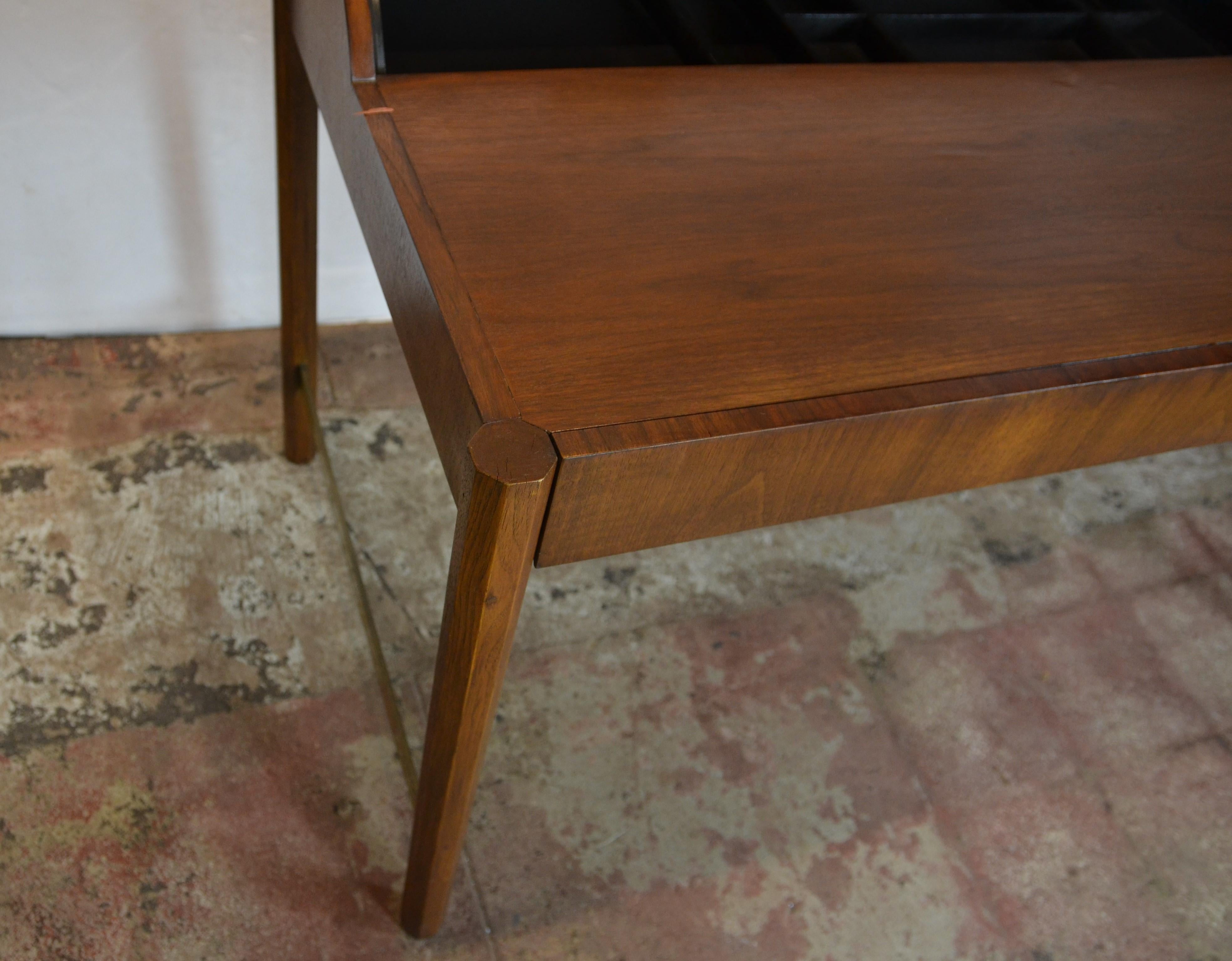 Midcentury Desk by Hekman In Good Condition In Pomona, CA