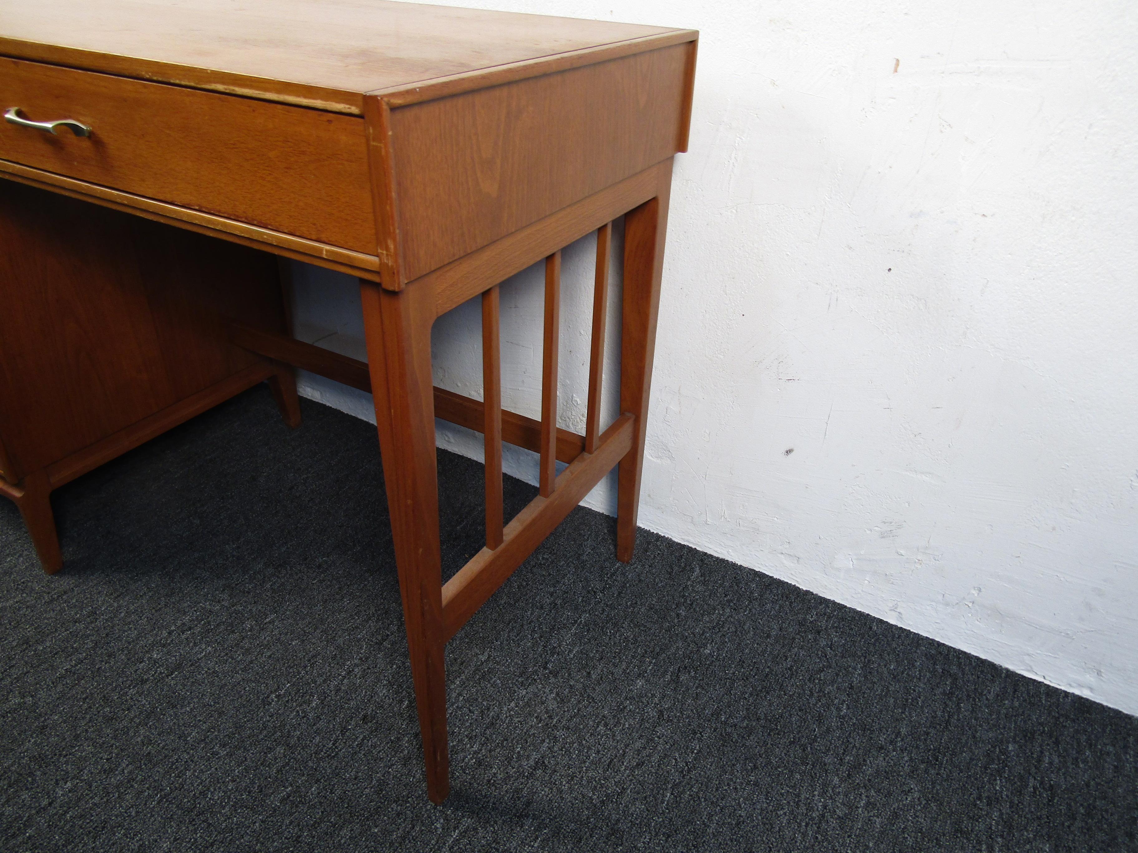 North American Midcentury Desk by J.B. Van Sciver Co. For Sale