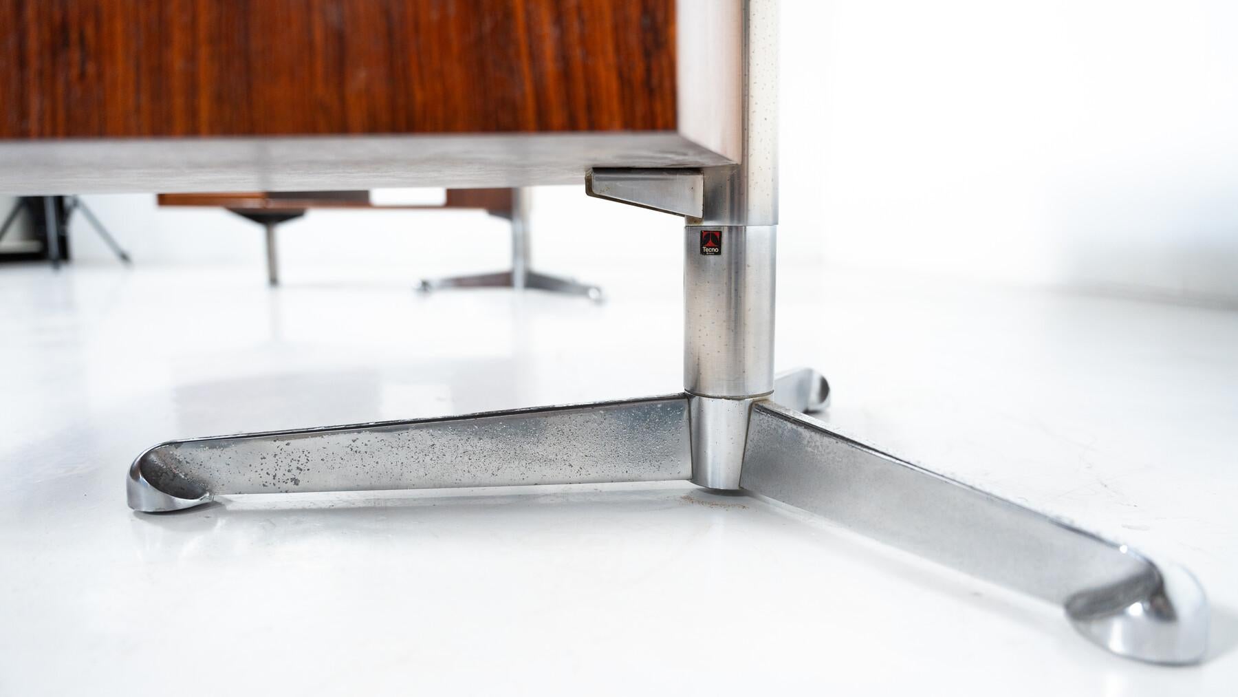 Mid-Century Desk by Osvaldo Borsani for Tecno, Italy, 1960s For Sale 10