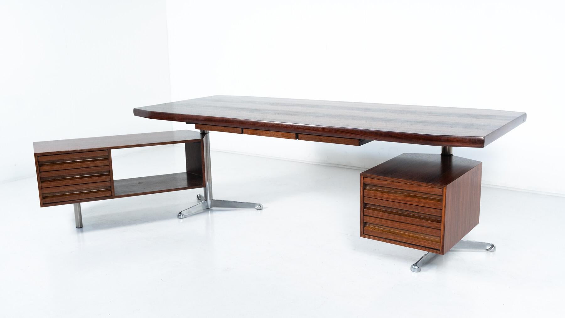 Italian Mid-Century Desk by Osvaldo Borsani for Tecno, Italy, 1960s For Sale