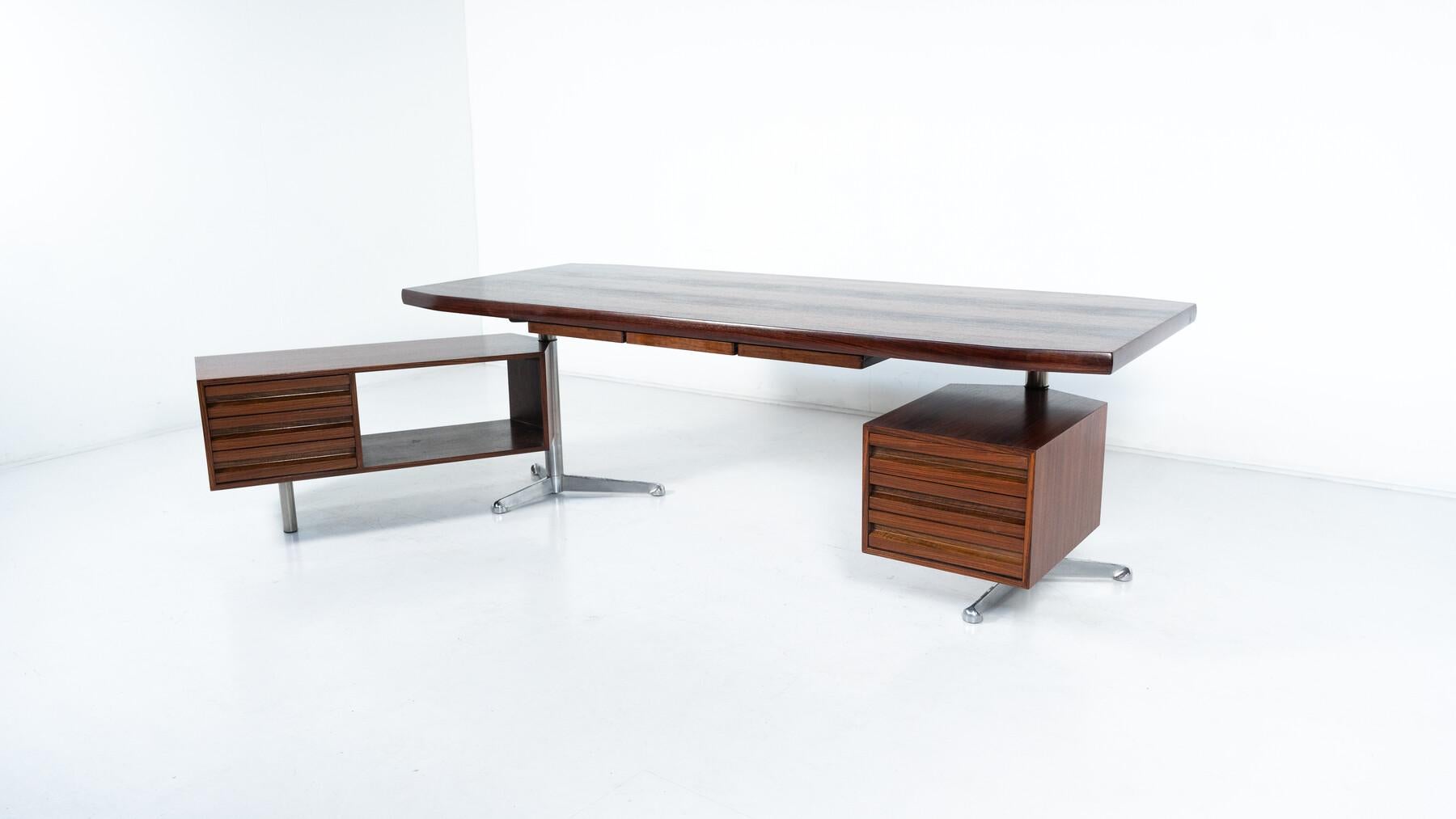 Mid-Century Desk by Osvaldo Borsani for Tecno, Italy, 1960s In Good Condition For Sale In Brussels, BE