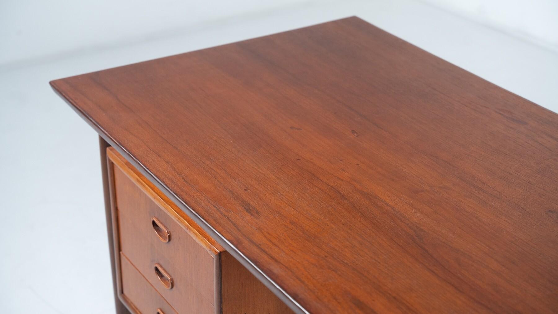 Legno Scrivania di metà secolo di Oswald Vermaercke per V-Form, anni '60 in vendita