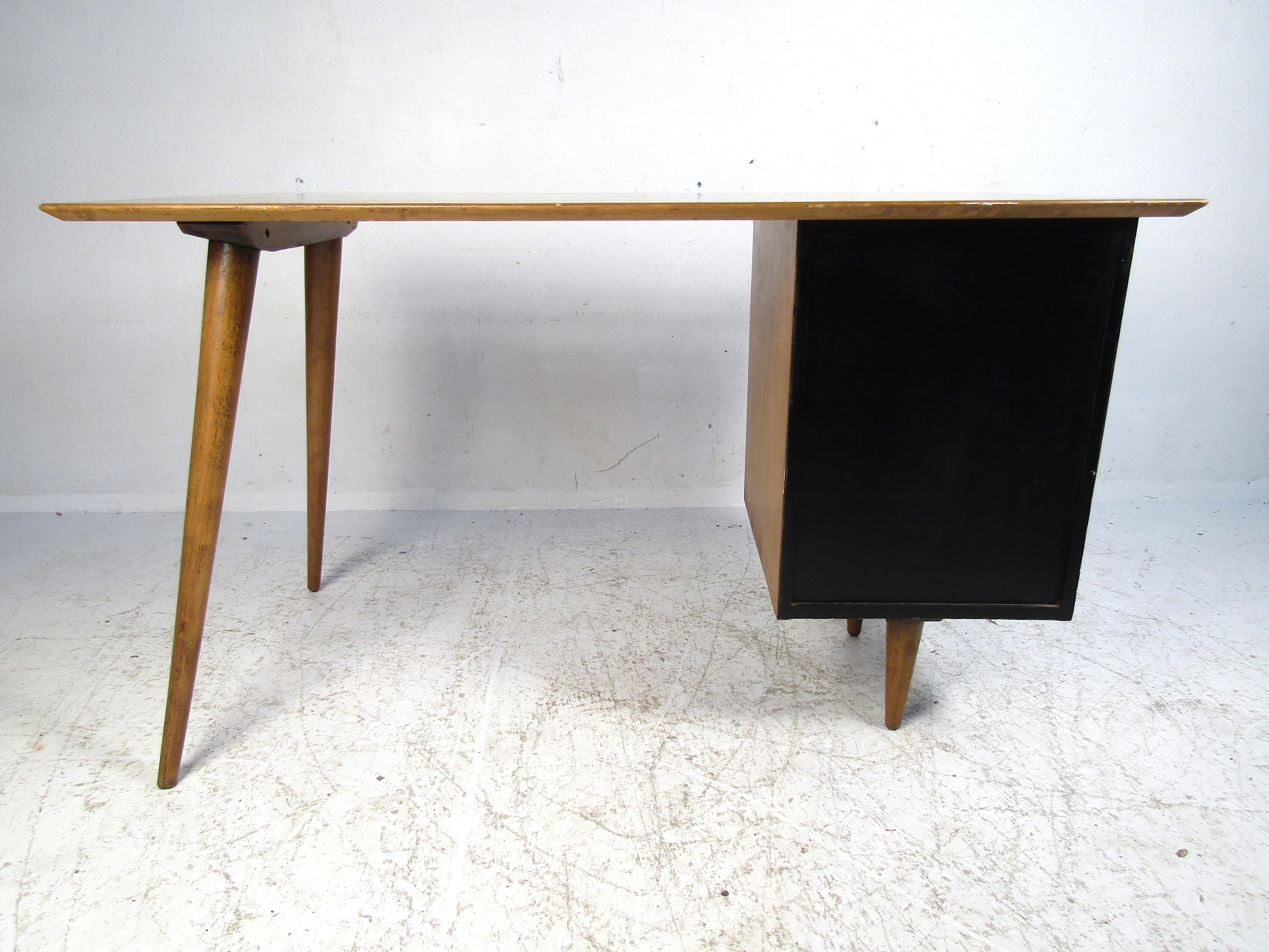 Midcentury Desk by Paul McCobb, Planner Group In Fair Condition For Sale In Brooklyn, NY