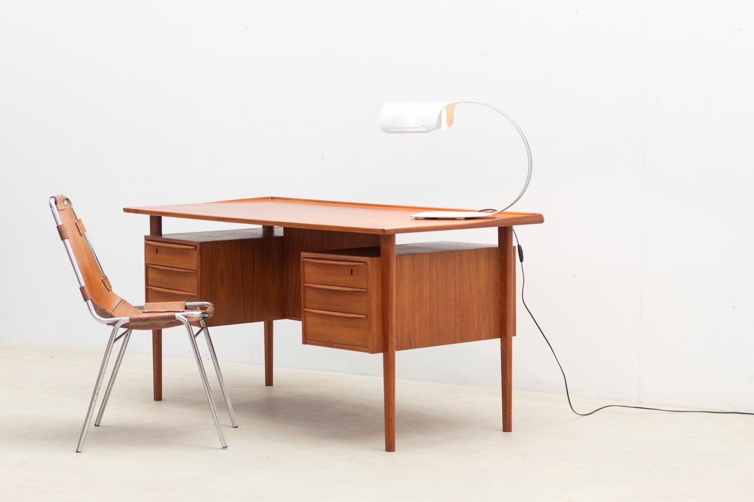Schreibtisch aus der Jahrhundertmitte von Peter Løvig Nielsen, 1960er Jahre im Angebot 6