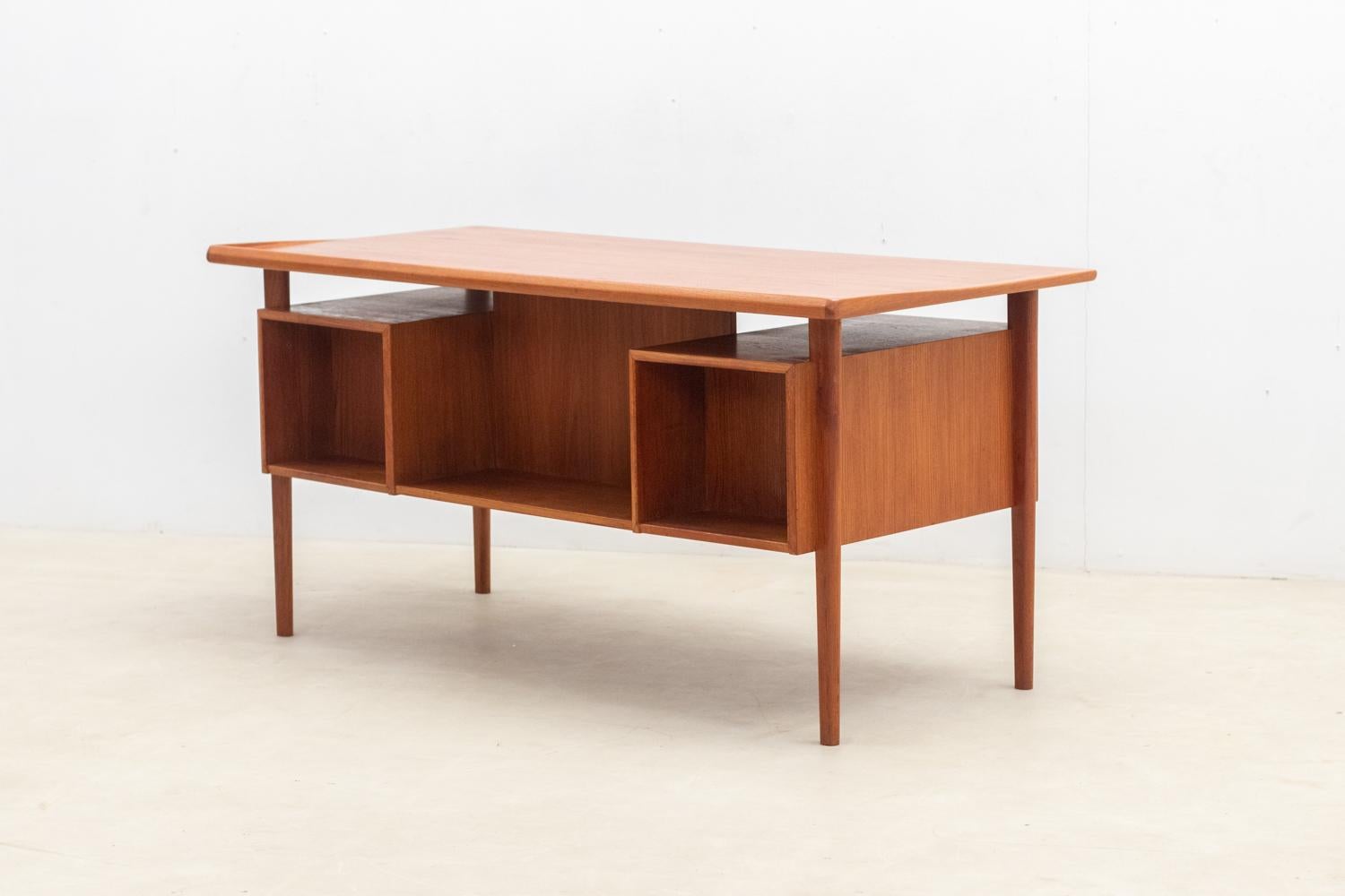 Mid-Century desk by Peter Løvig Nielsen, 1960s For Sale 7